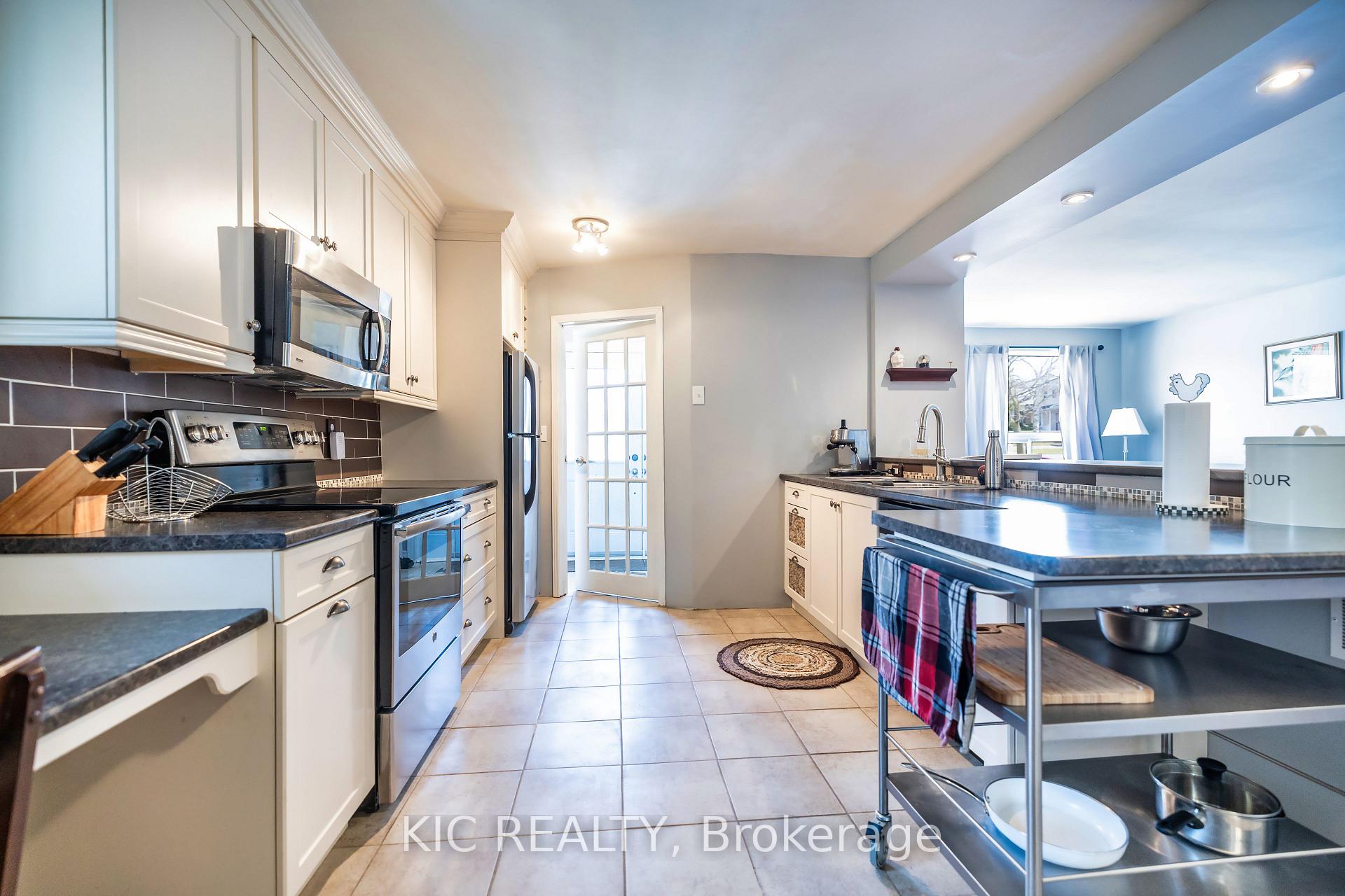 Photo 4 of 648 Annandale Street, Oshawa, Donevan — HOMEH