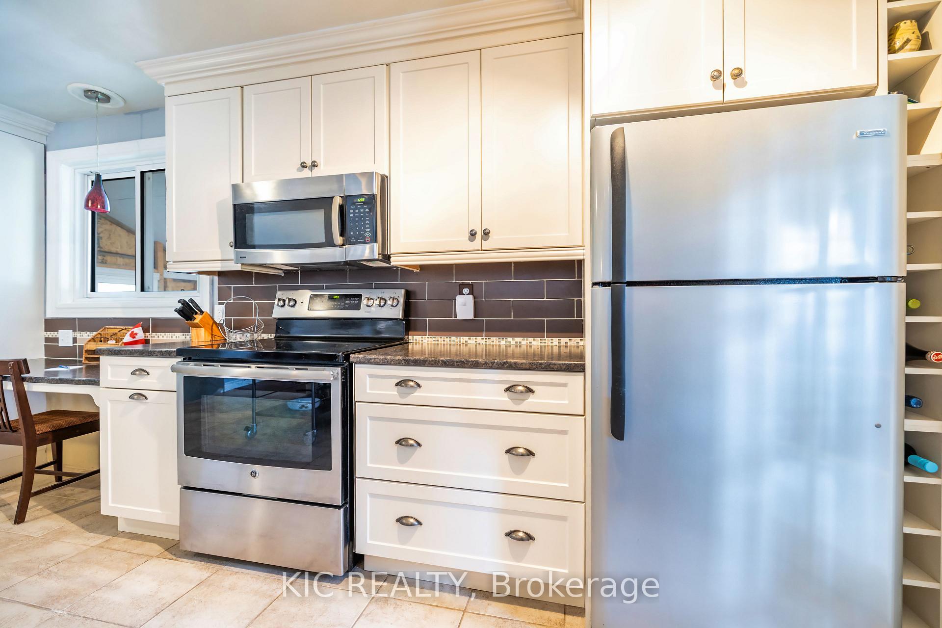 Photo 5 of 648 Annandale Street, Oshawa, Donevan — HOMEH