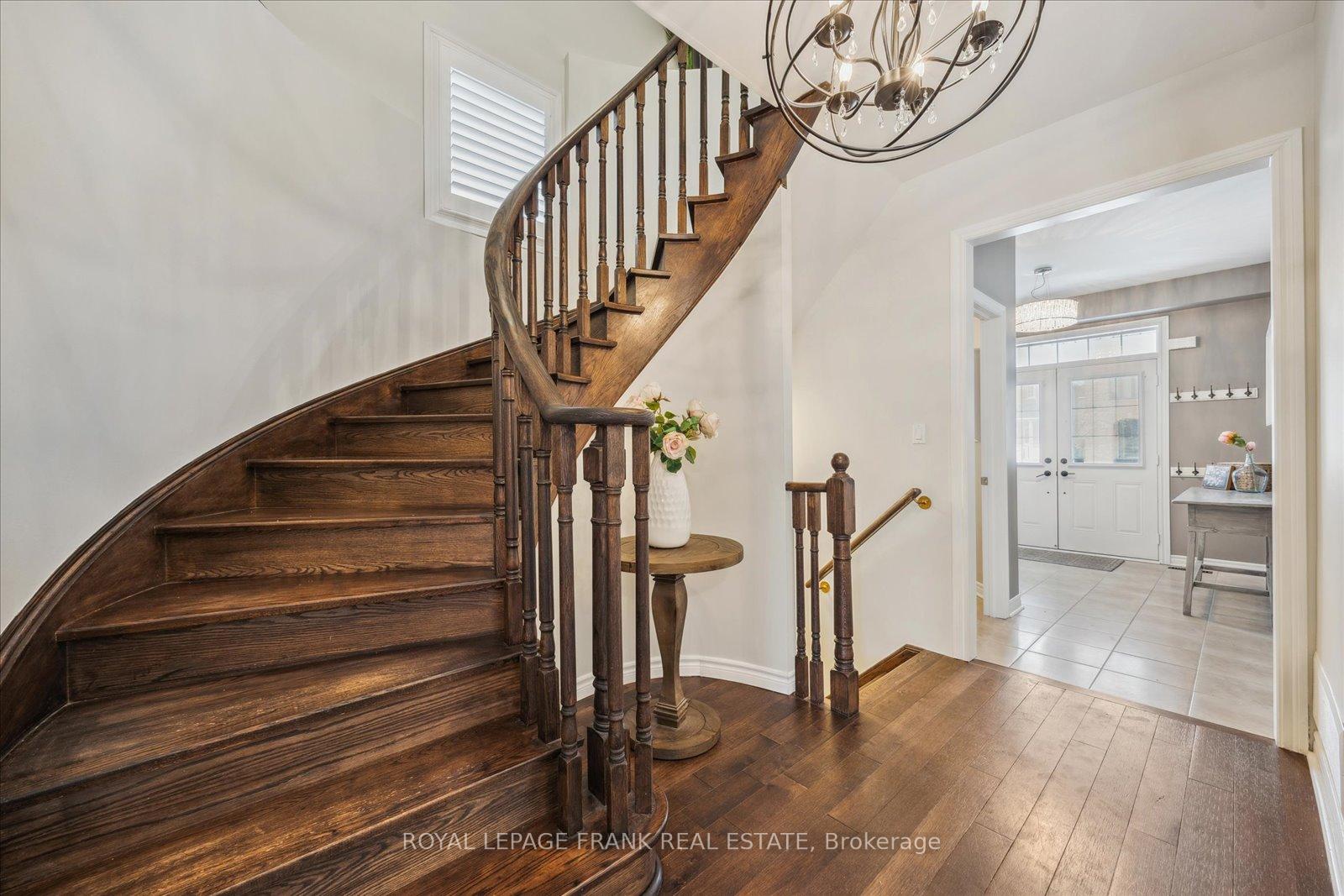 Photo 3 of 37 Shrewsbury Drive, Whitby, Brooklin — HOMEH