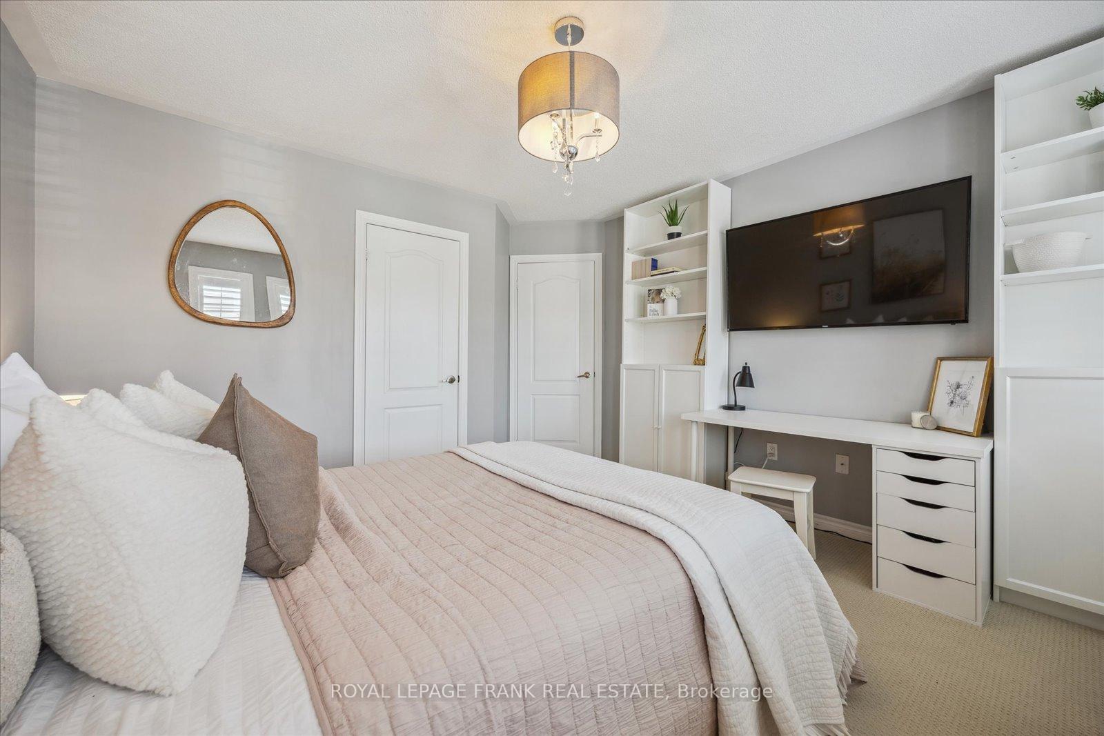 Photo 23 of 37 Shrewsbury Drive, Whitby, Brooklin — HOMEH