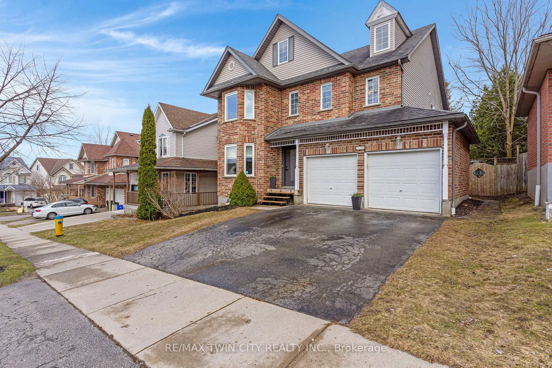 Photo 2 of 739 Butternut Avenue, Waterloo — HOMEH