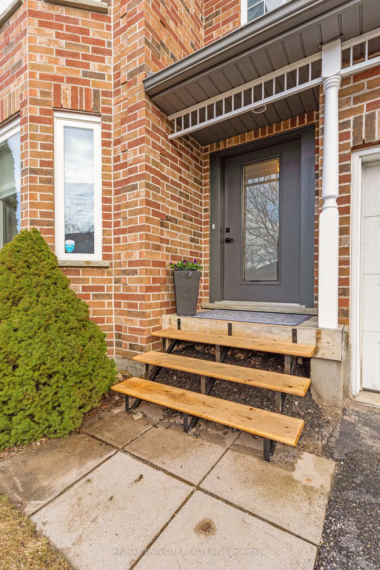 Photo 3 of 739 Butternut Avenue, Waterloo — HOMEH