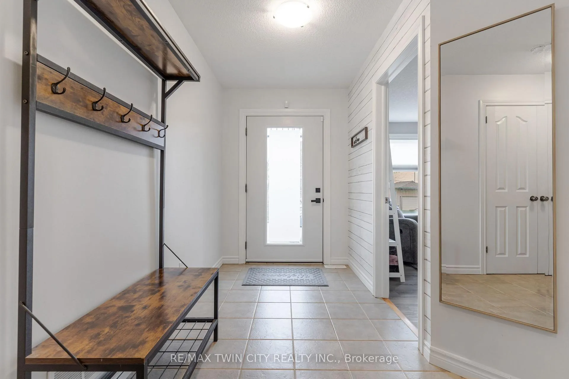 Photo 4 of 739 Butternut Avenue, Waterloo — HOMEH