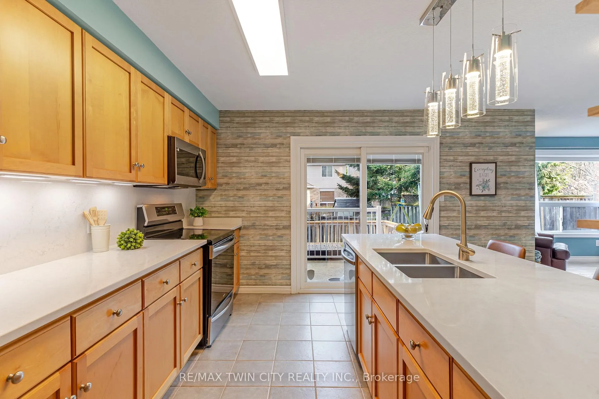 Photo 9 of 739 Butternut Avenue, Waterloo — HOMEH