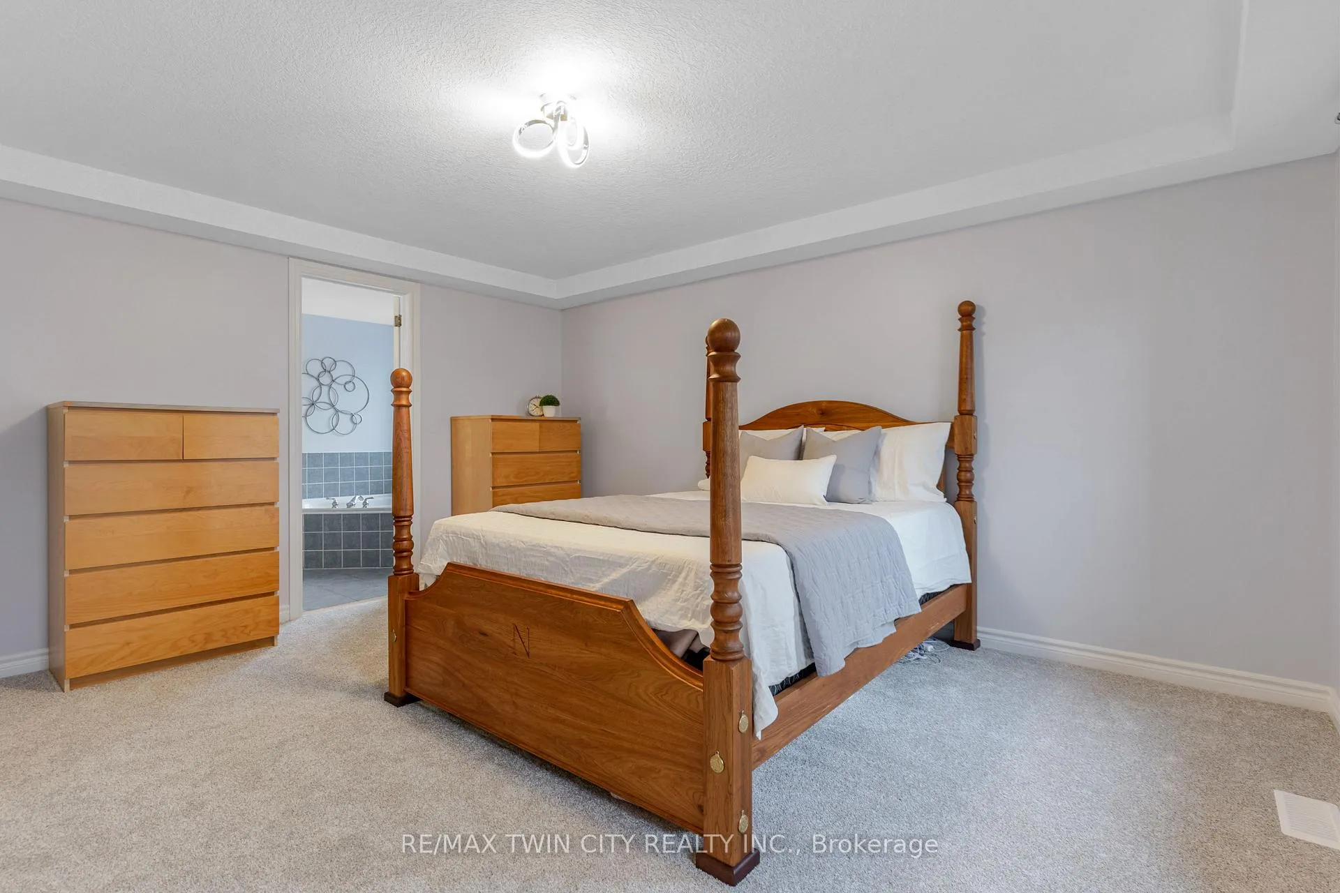 Photo 18 of 739 Butternut Avenue, Waterloo — HOMEH