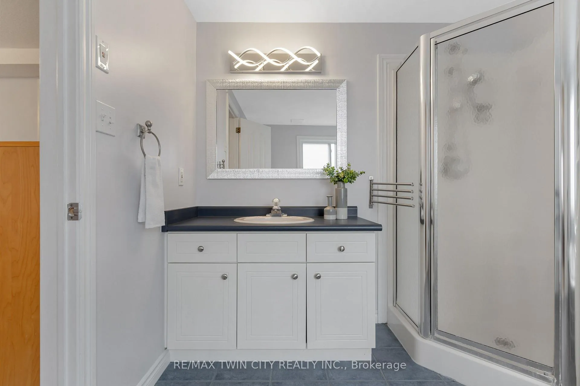 Photo 20 of 739 Butternut Avenue, Waterloo — HOMEH