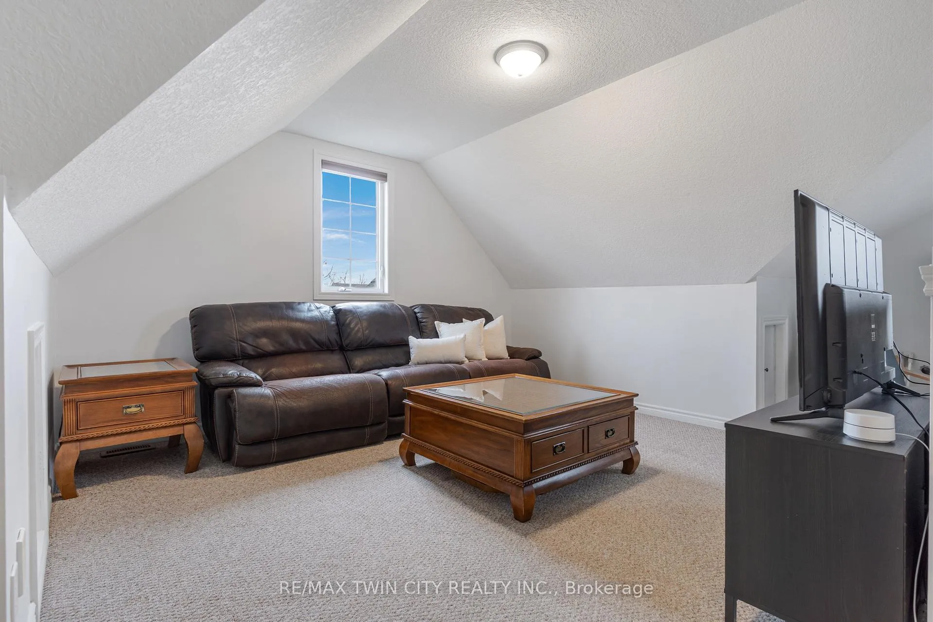 Photo 24 of 739 Butternut Avenue, Waterloo — HOMEH