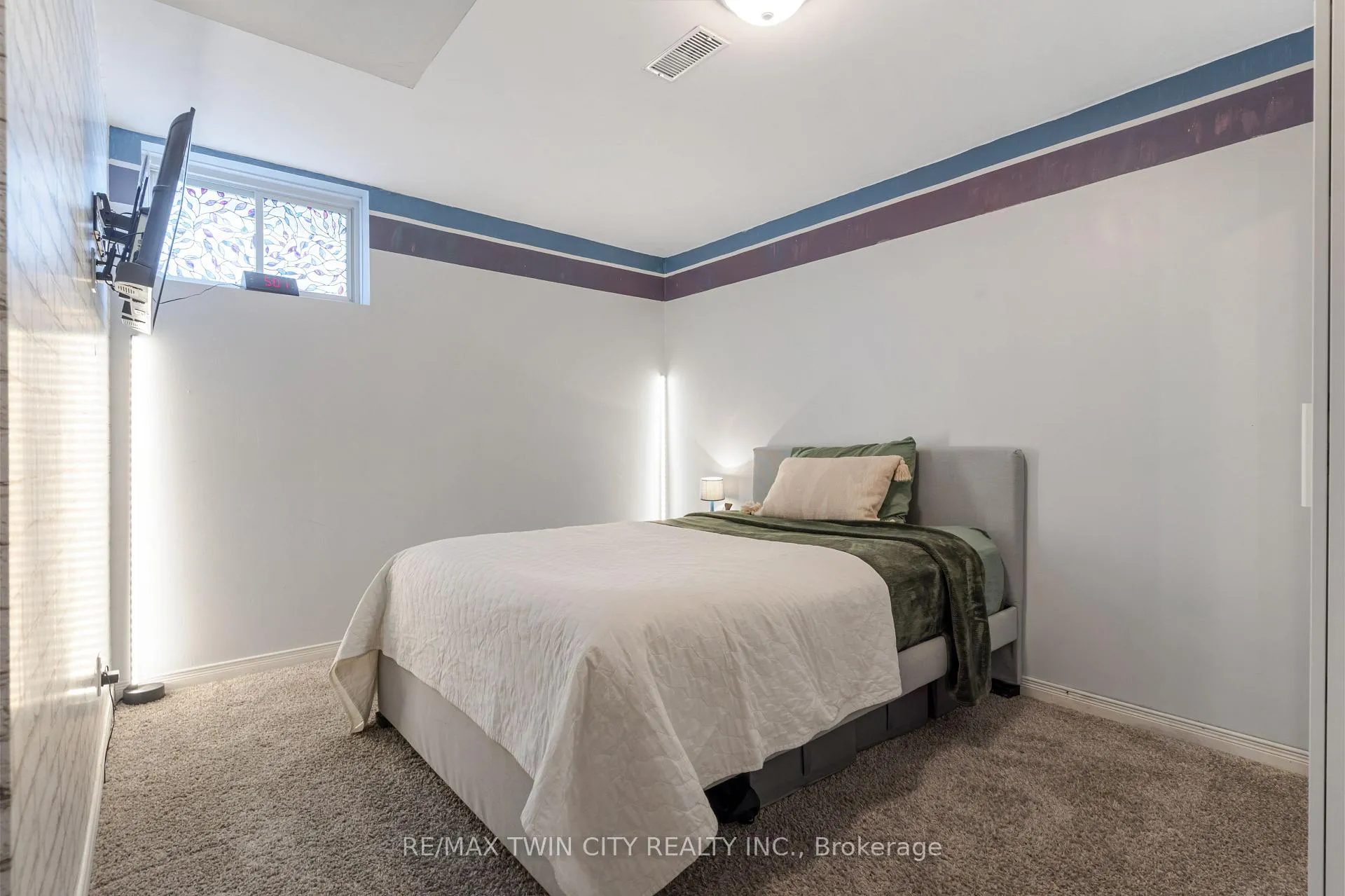 Photo 33 of 739 Butternut Avenue, Waterloo — HOMEH