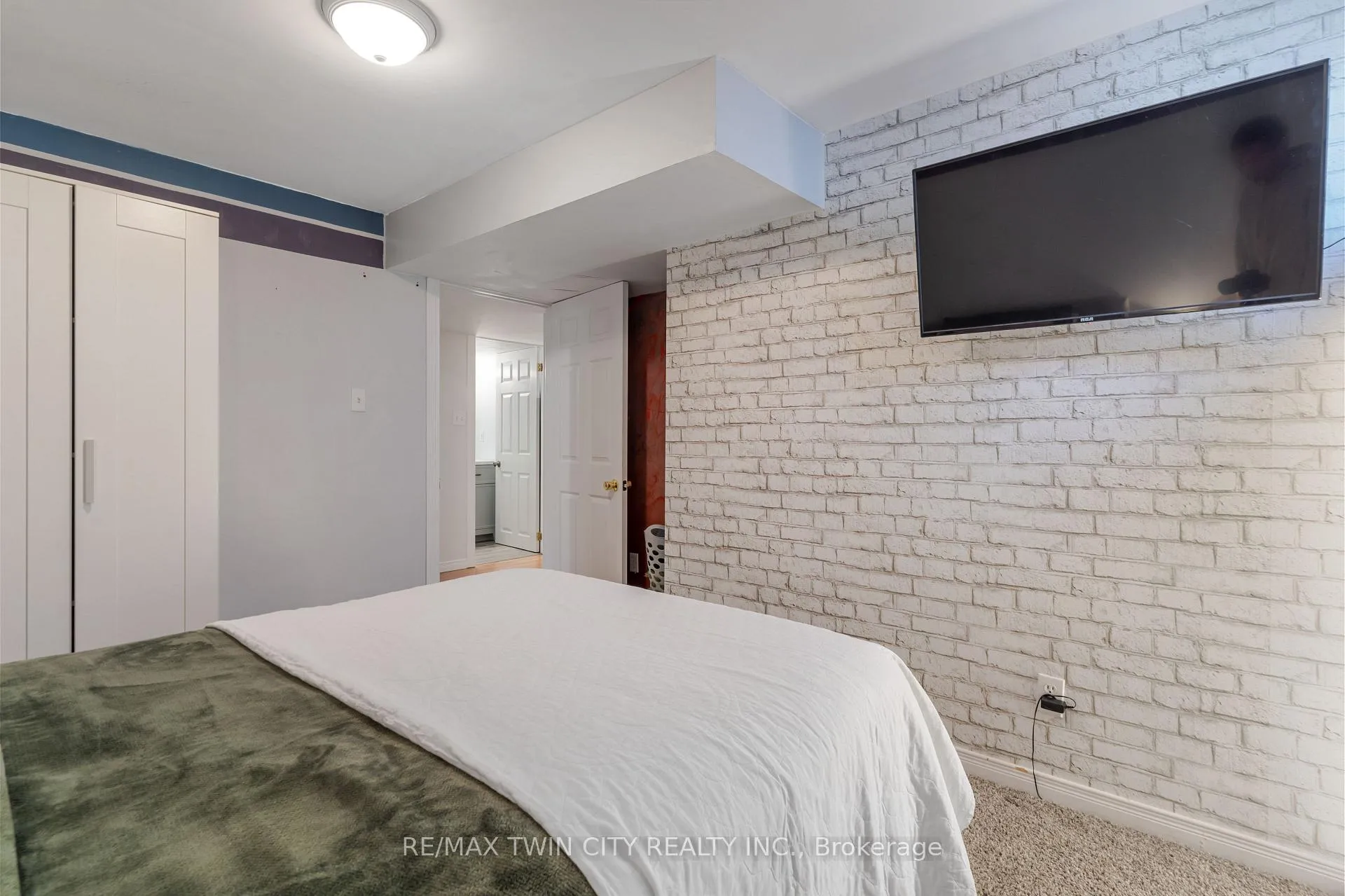 Photo 34 of 739 Butternut Avenue, Waterloo — HOMEH