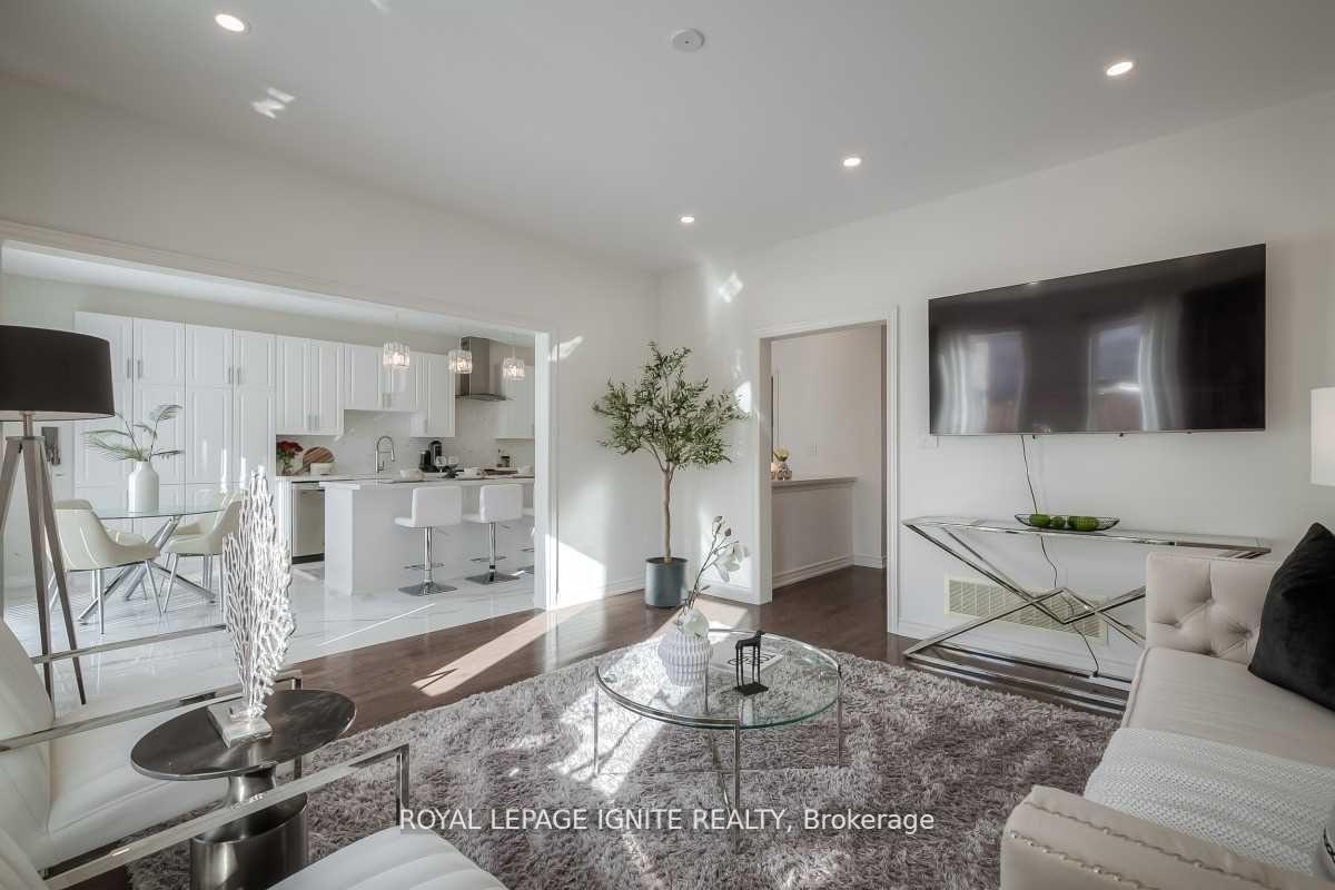 Photo 4 of Unit Main, 2524 Bandsman Crescent, Oshawa, Windfields — HOMEH