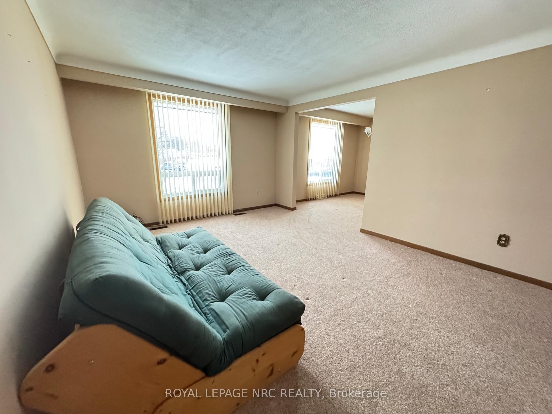 Photo 9 of 94 Pinehurst Drive, Welland, N. Welland — HOMEH
