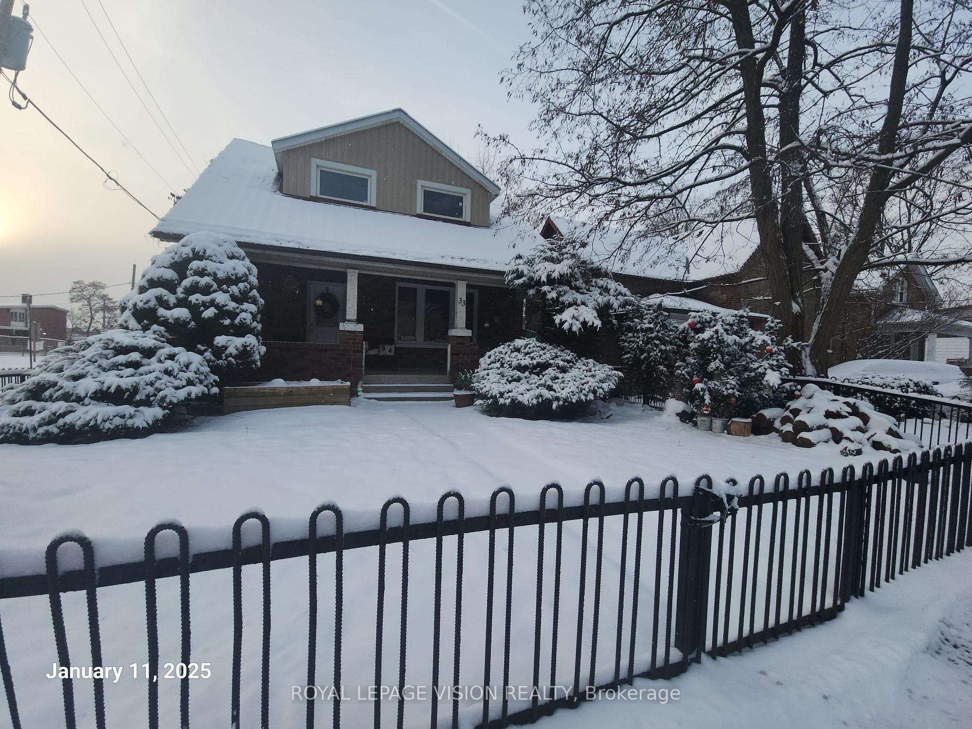 Front of 33 Adelaide Avenue W