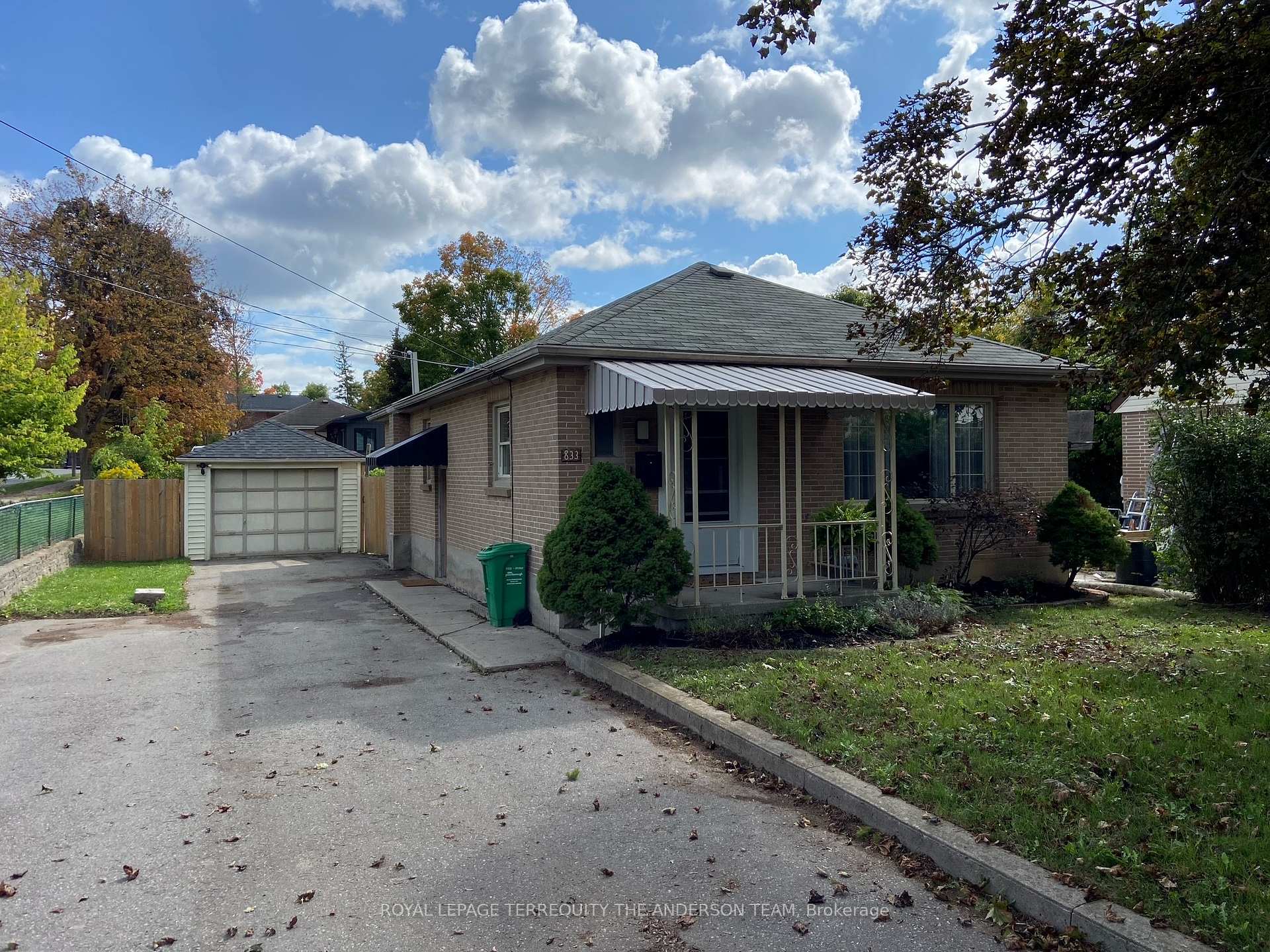 Photo 1 of 833 Rishor Crescent, Peterborough, Northcrest Ward 5 — HOMEH