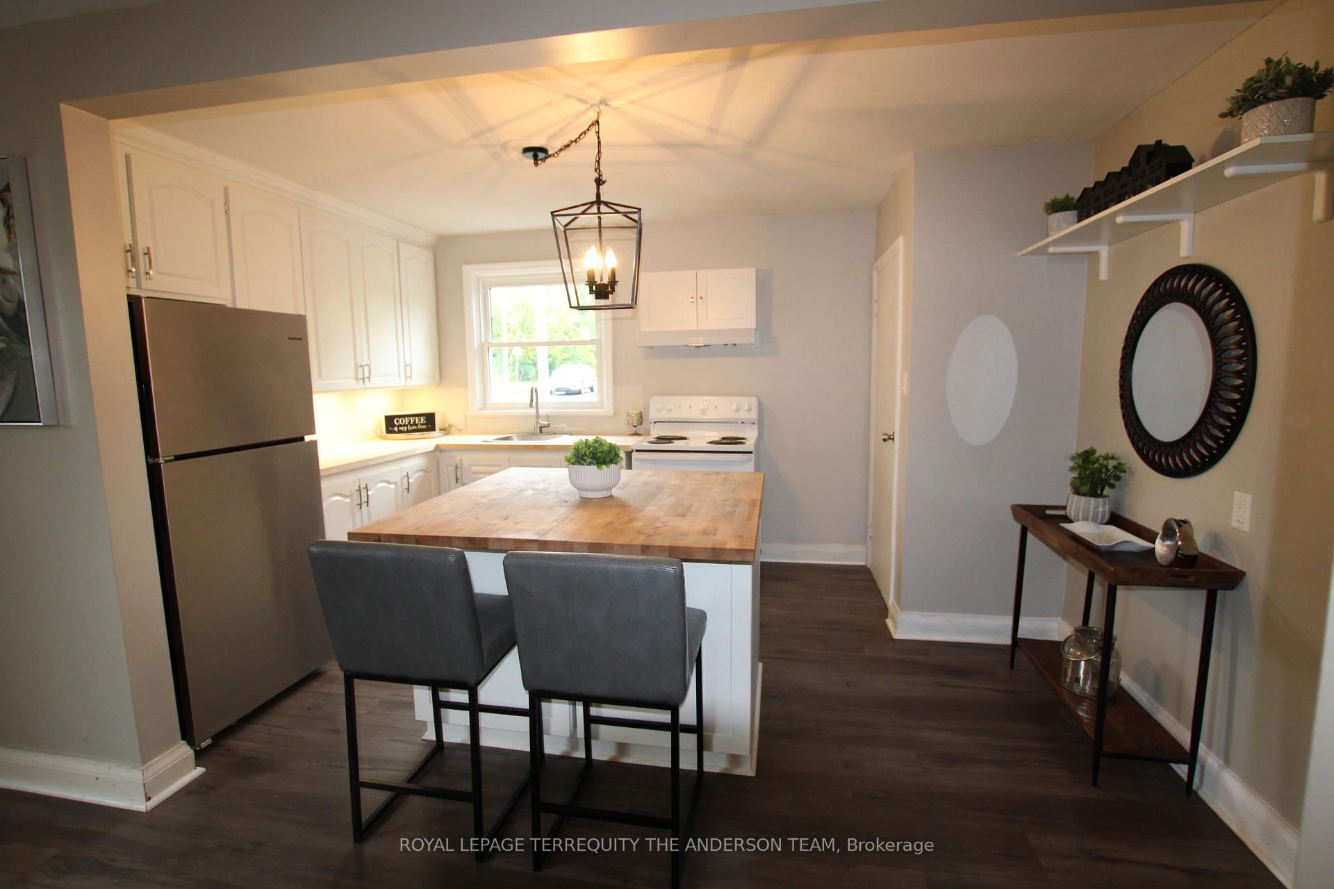 Photo 13 of 833 Rishor Crescent, Peterborough, Northcrest Ward 5 — HOMEH