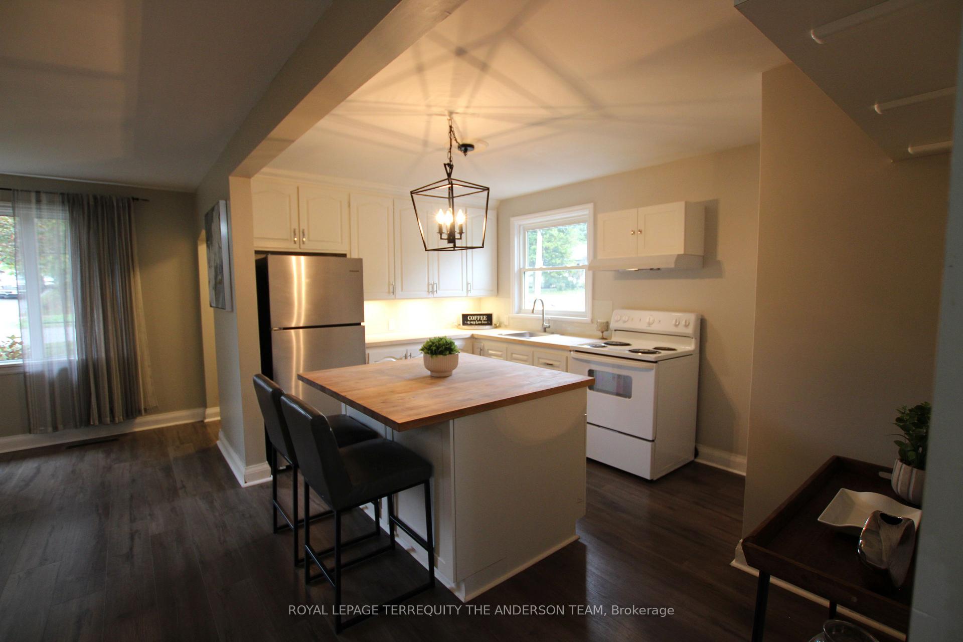 Photo 16 of 833 Rishor Crescent, Peterborough, Northcrest Ward 5 — HOMEH