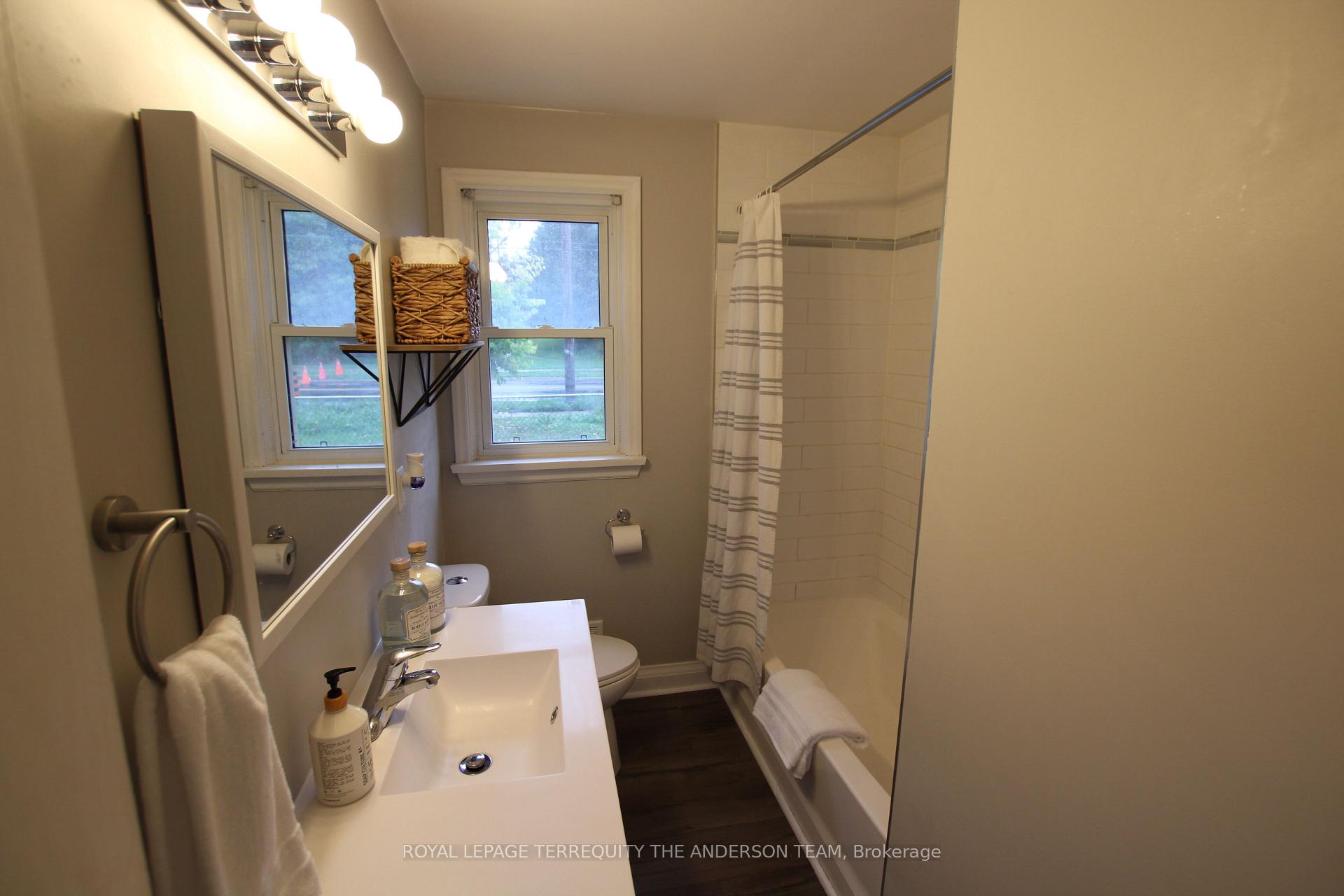 Photo 18 of 833 Rishor Crescent, Peterborough, Northcrest Ward 5 — HOMEH
