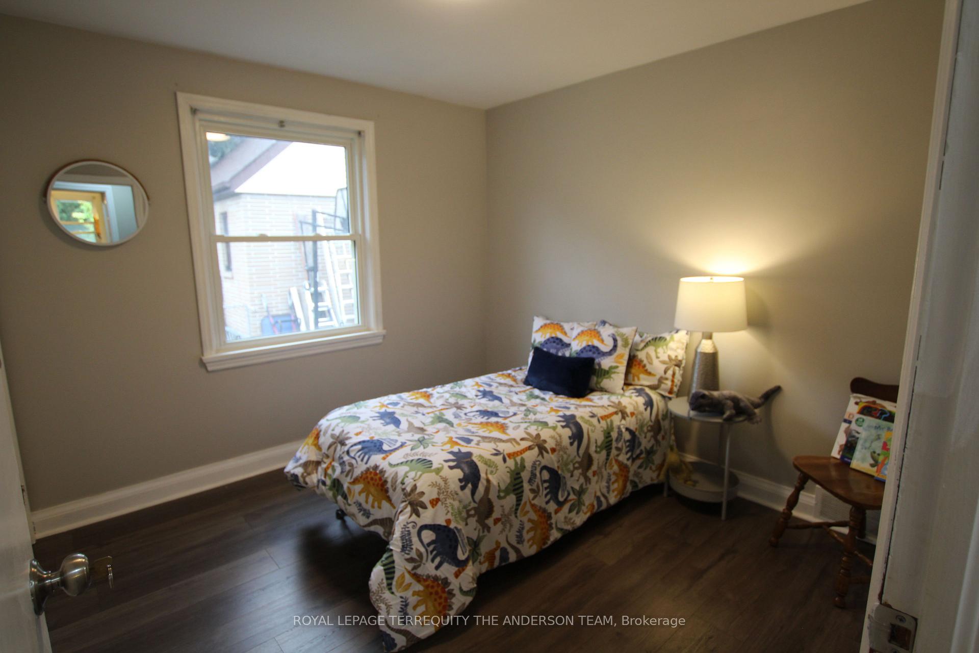 Photo 20 of 833 Rishor Crescent, Peterborough, Northcrest Ward 5 — HOMEH
