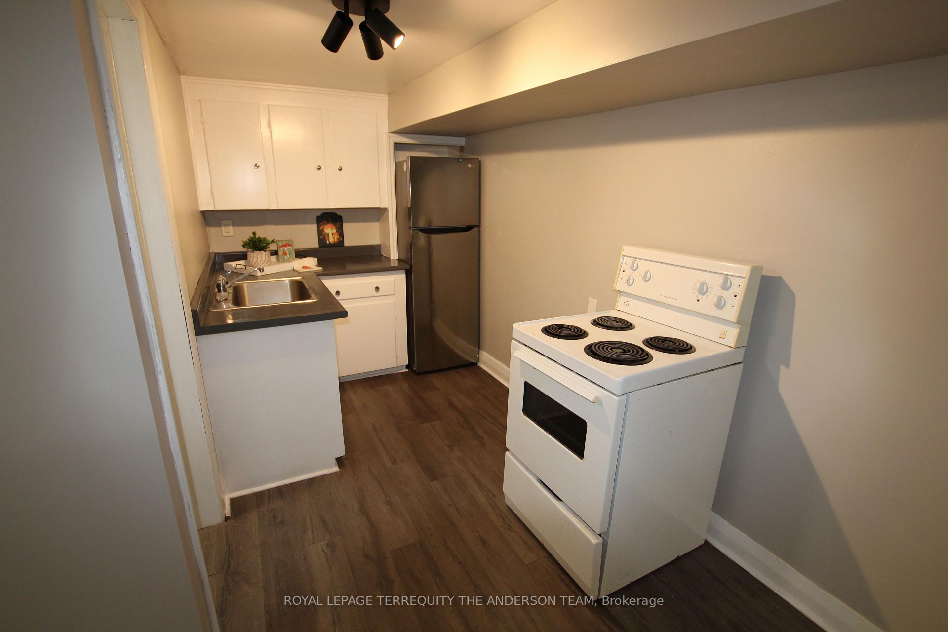 Photo 24 of 833 Rishor Crescent, Peterborough, Northcrest Ward 5 — HOMEH