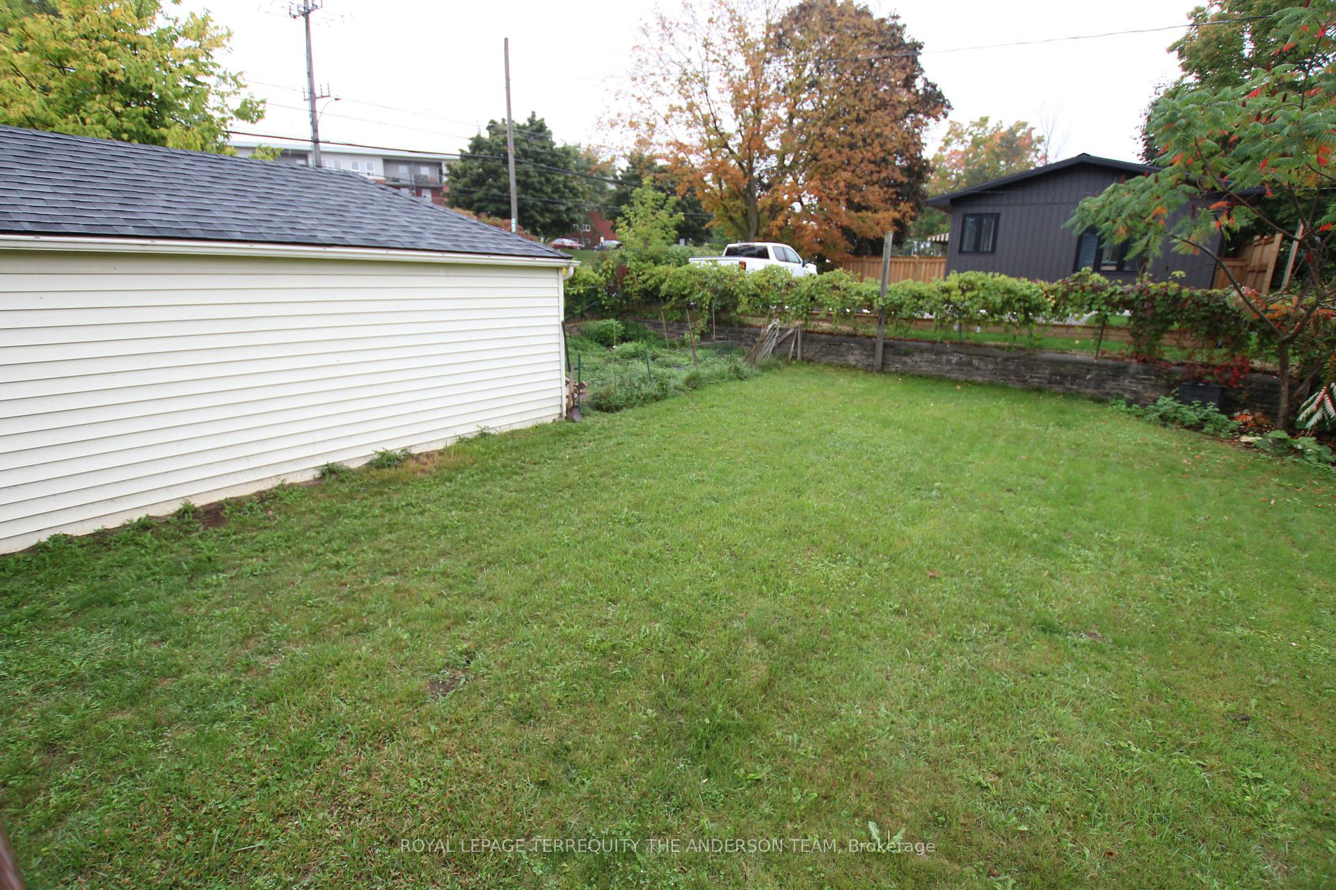 Photo 33 of 833 Rishor Crescent, Peterborough, Northcrest Ward 5 — HOMEH