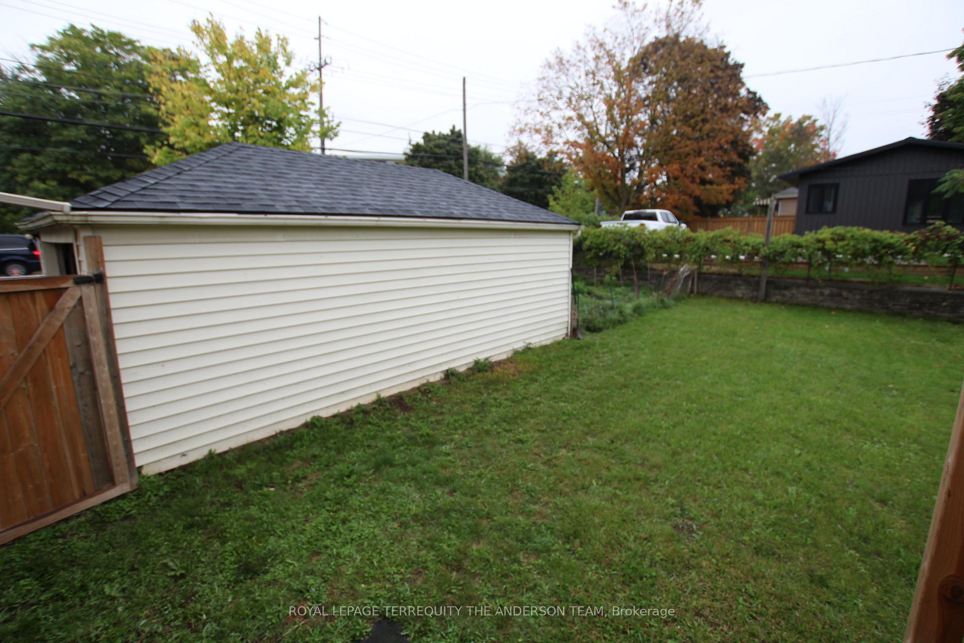 Photo 34 of 833 Rishor Crescent, Peterborough, Northcrest Ward 5 — HOMEH