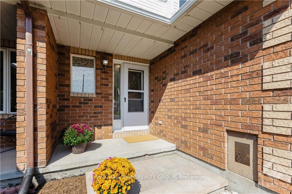 Photo 2 of 859 Nesting Way, Ottawa, Fallingbrook/Gardenway South — HOMEH