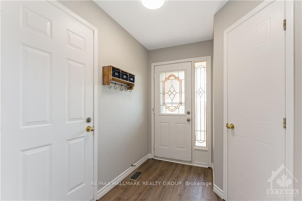 Photo 3 of 859 Nesting Way, Ottawa, Fallingbrook/Gardenway South — HOMEH