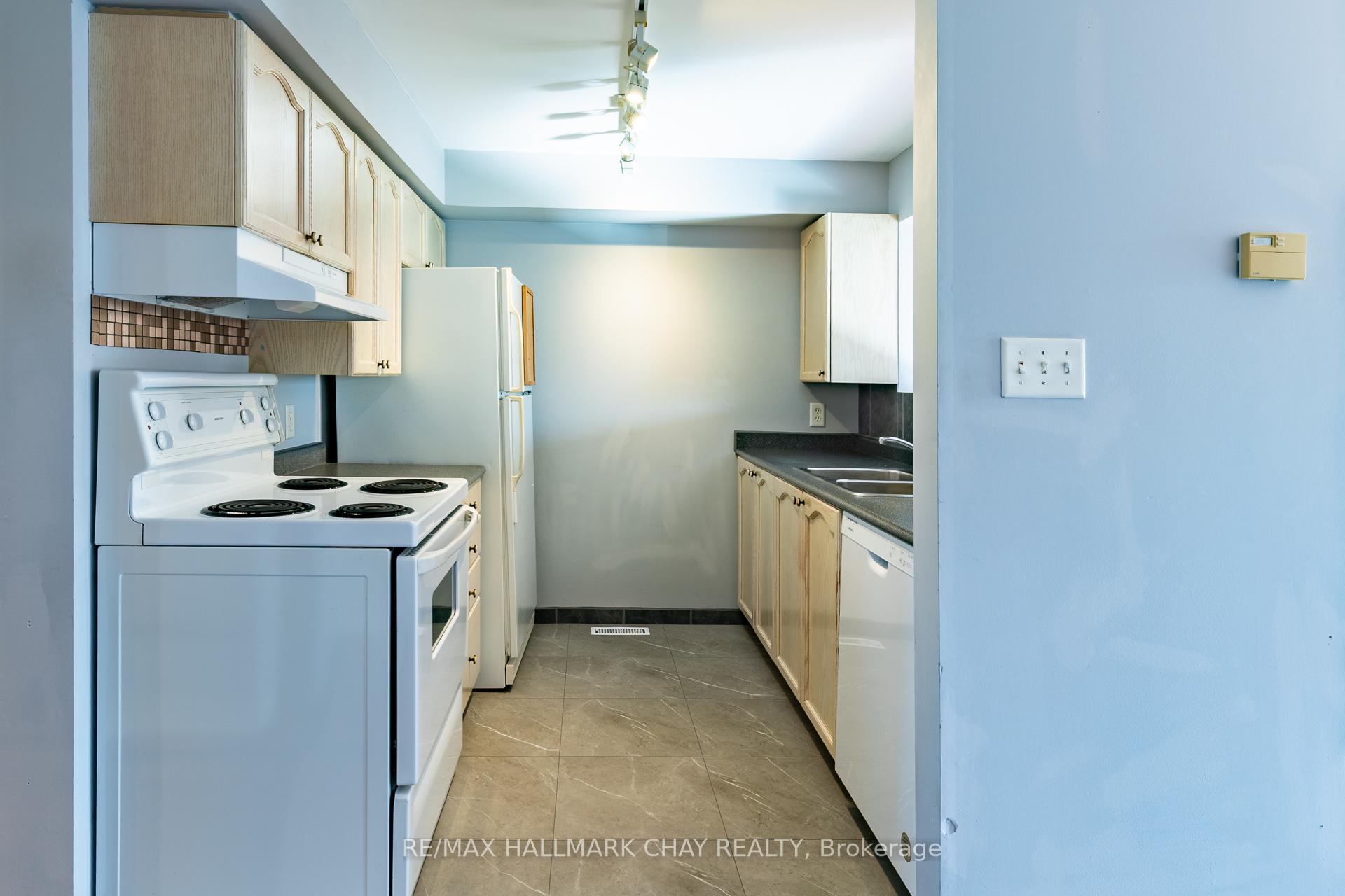 Photo 7 of 23 Srigley Street, Barrie, Holly — HOMEH
