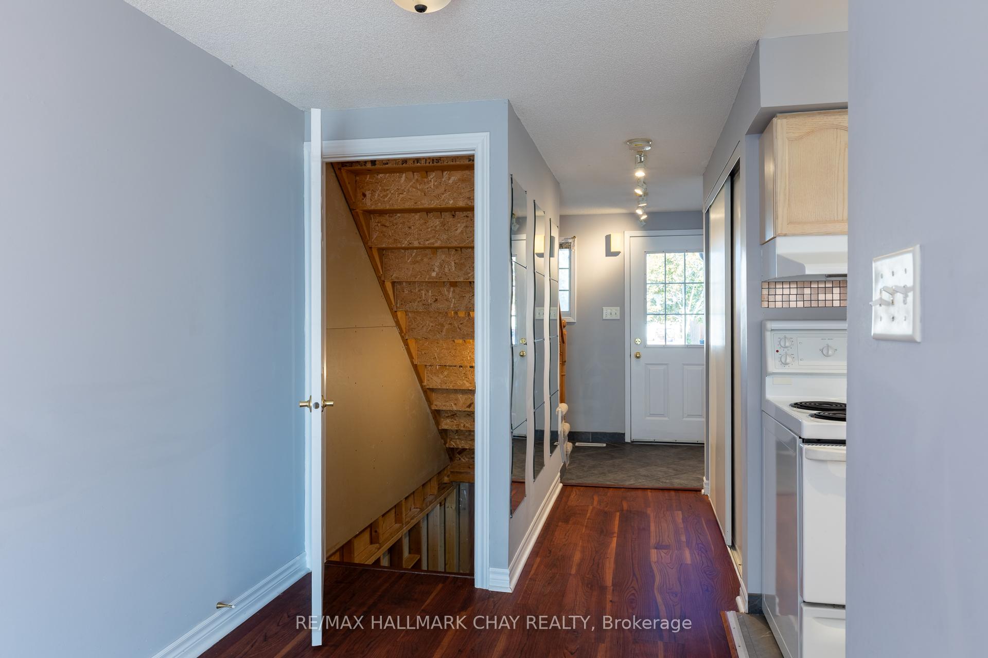 Photo 15 of 23 Srigley Street, Barrie, Holly — HOMEH