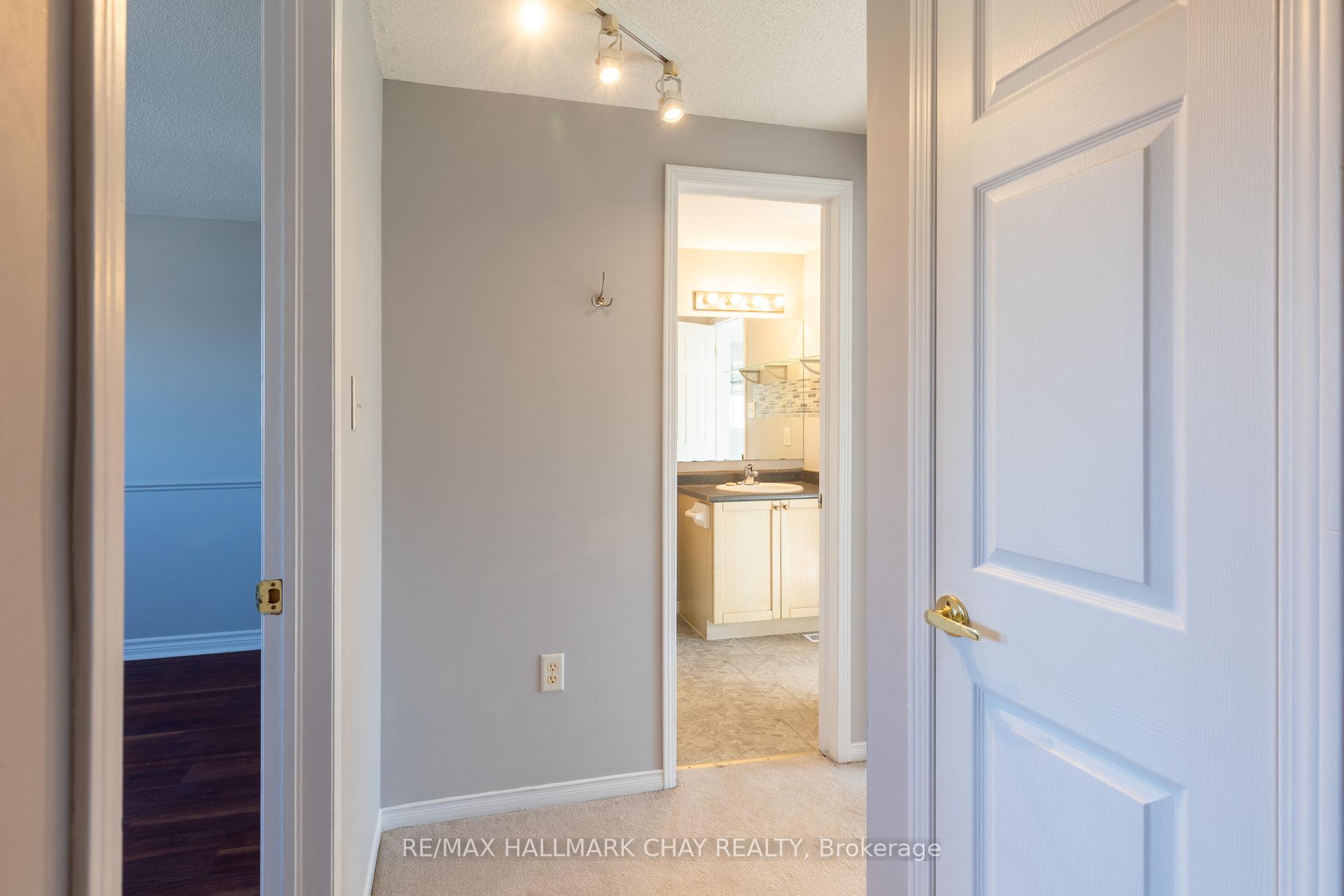 Photo 20 of 23 Srigley Street, Barrie, Holly — HOMEH