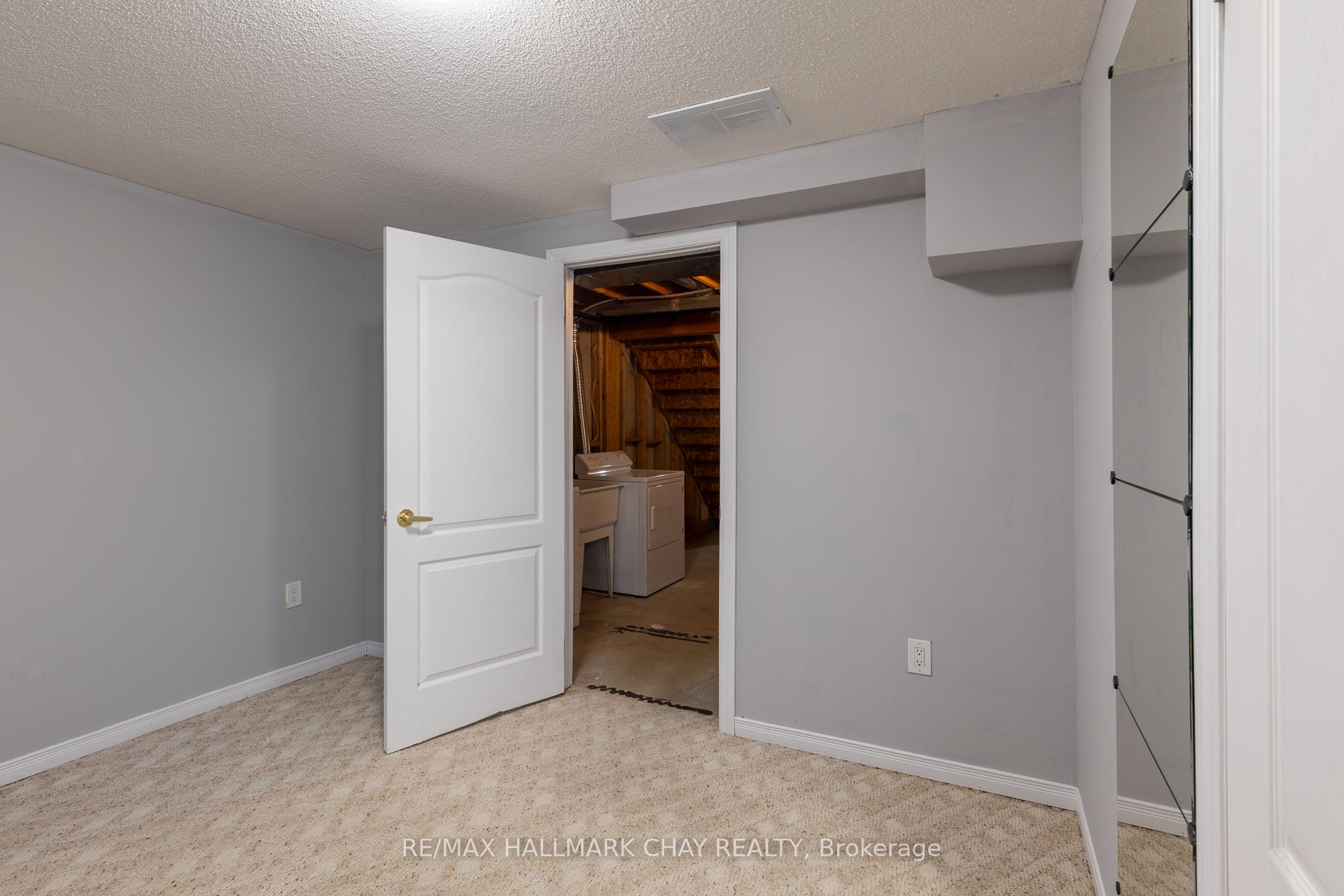 Photo 13 of 23 Srigley Street, Barrie, Holly — HOMEH