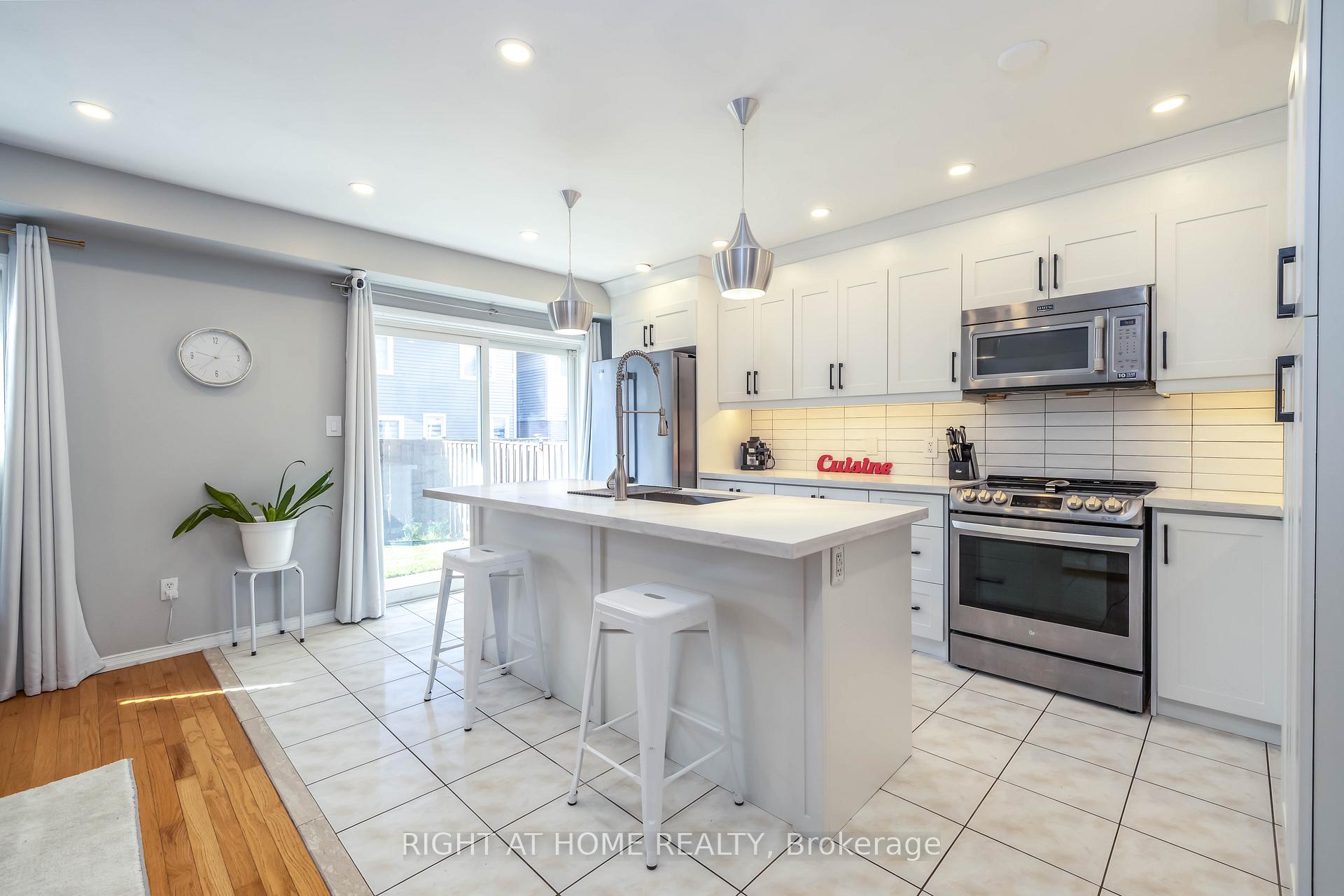 Photo 7 of 35 Tansley Crescent, Ajax, Northeast Ajax — HOMEH