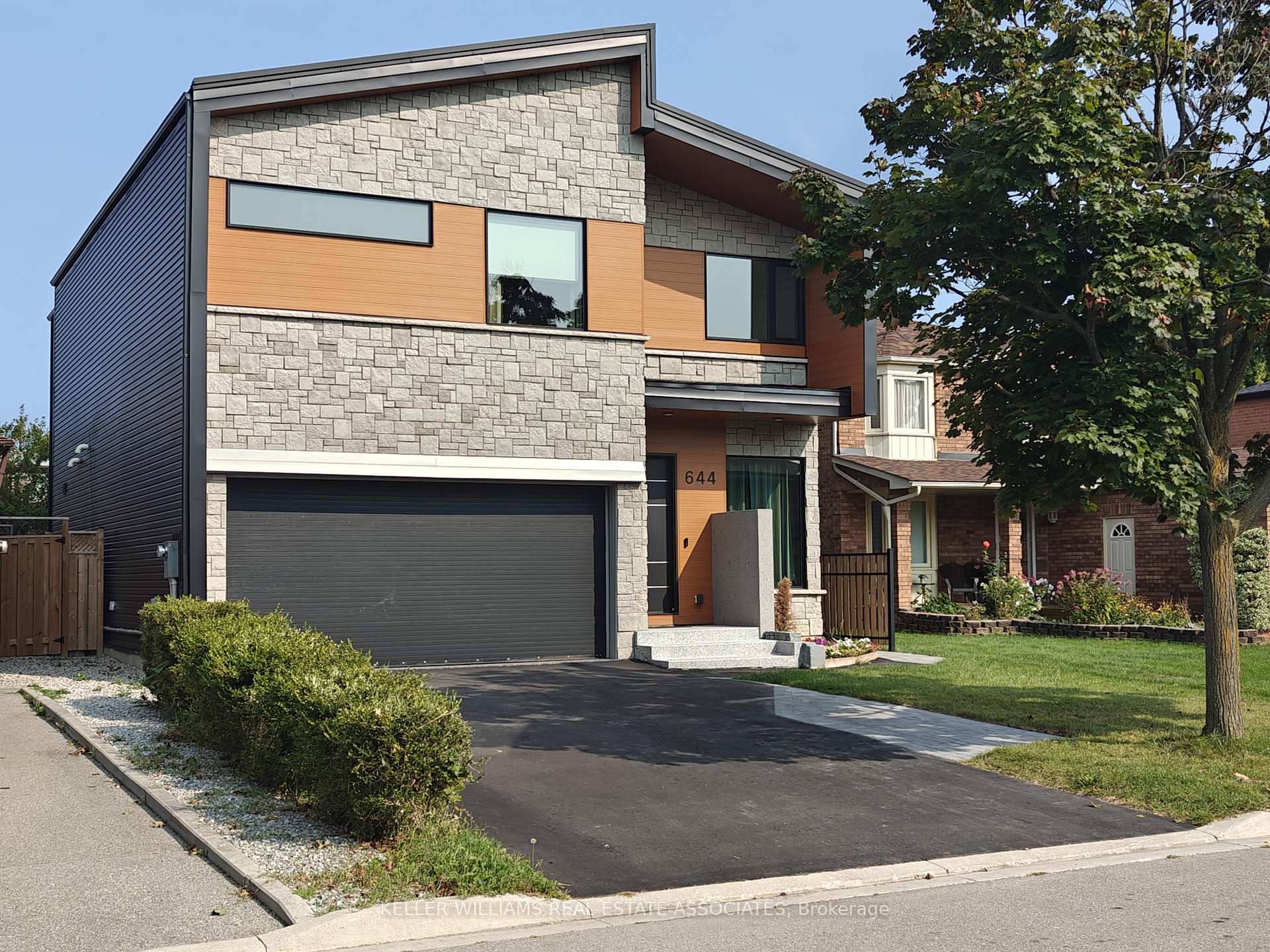 Front of 644 Roselaire Trail