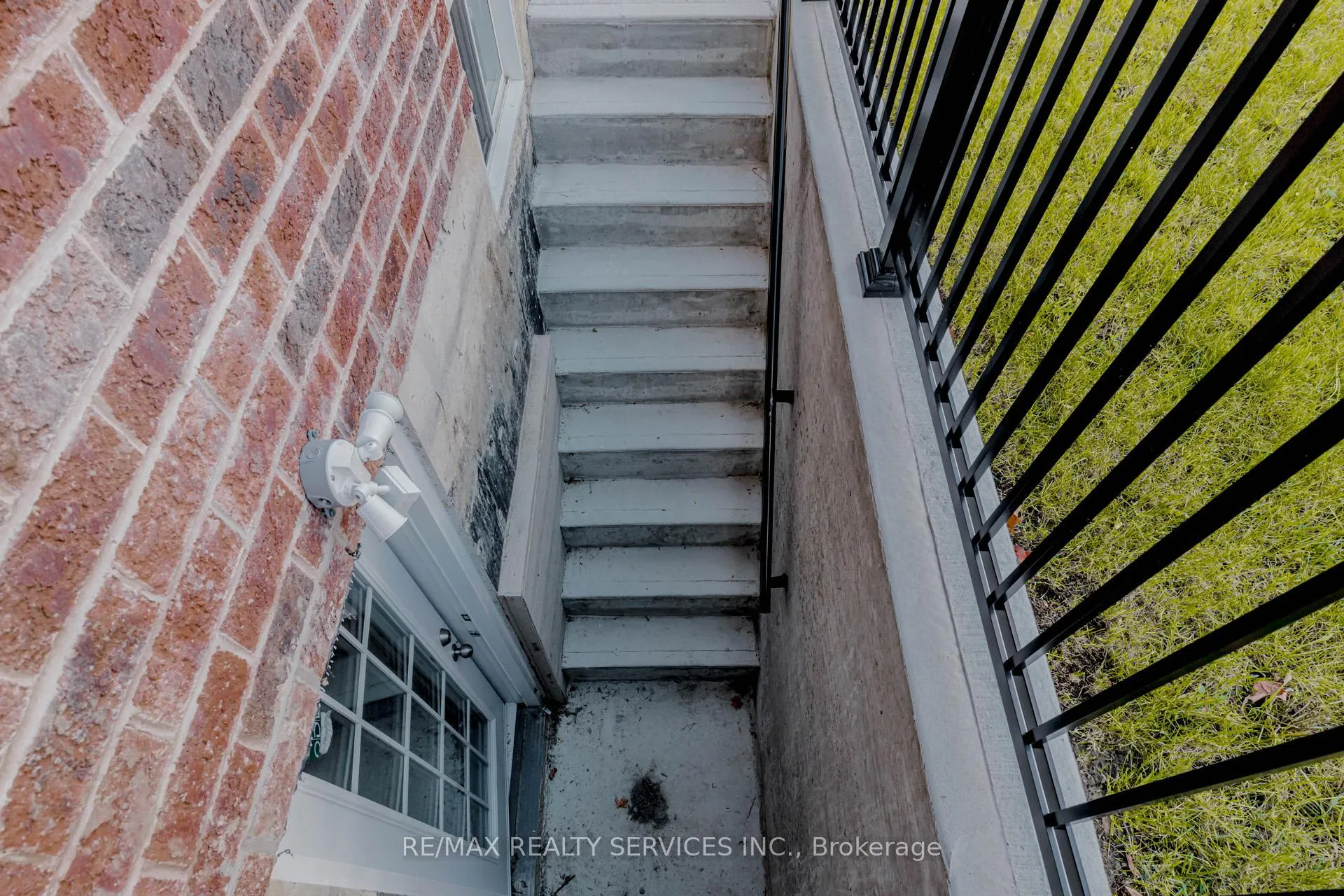 Photo 2 of Unit Basement, 50 Amboise Crescent, Brampton, Fletcher's Meadow — HOMEH