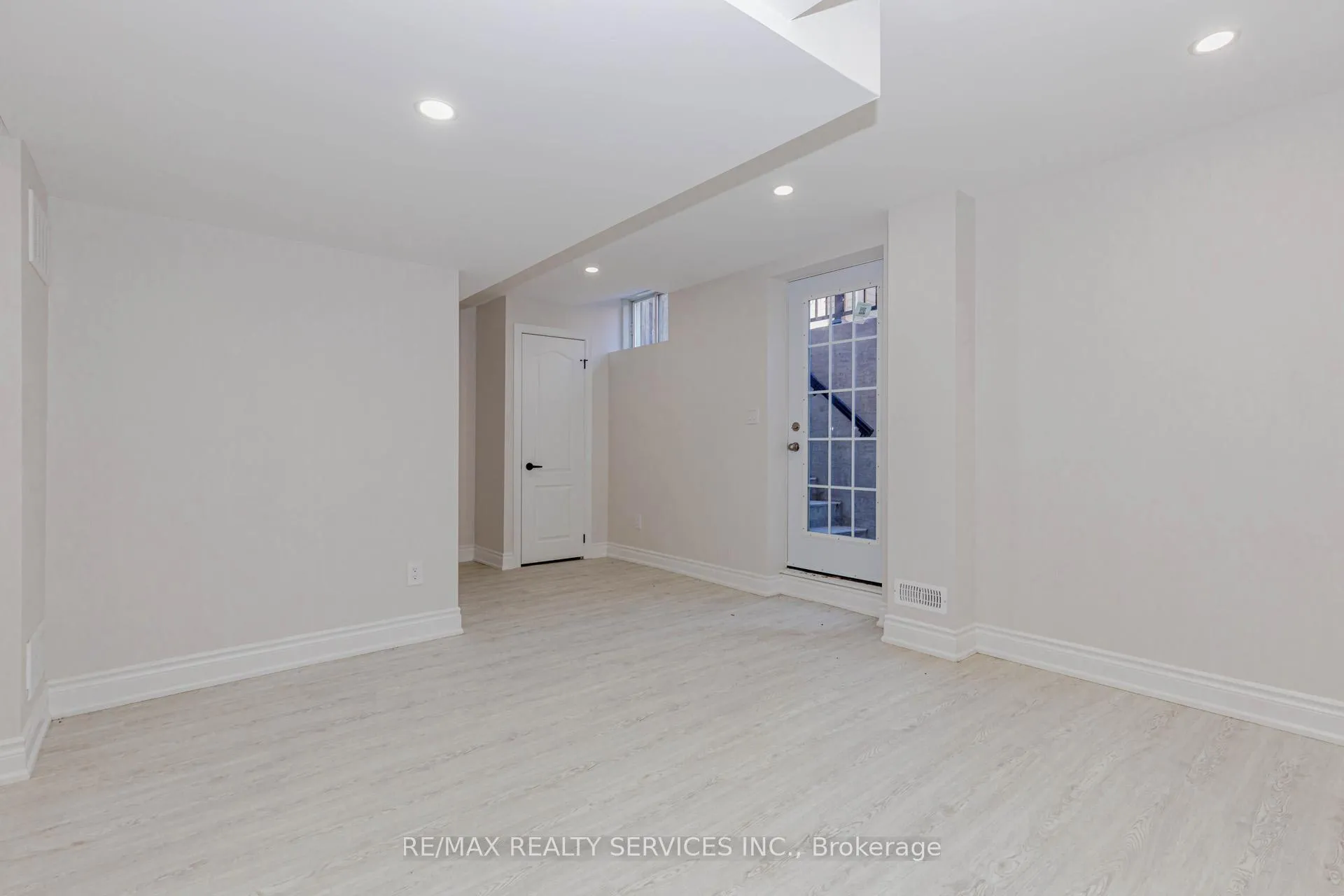 Photo 5 of Unit Basement, 50 Amboise Crescent, Brampton, Fletcher's Meadow — HOMEH