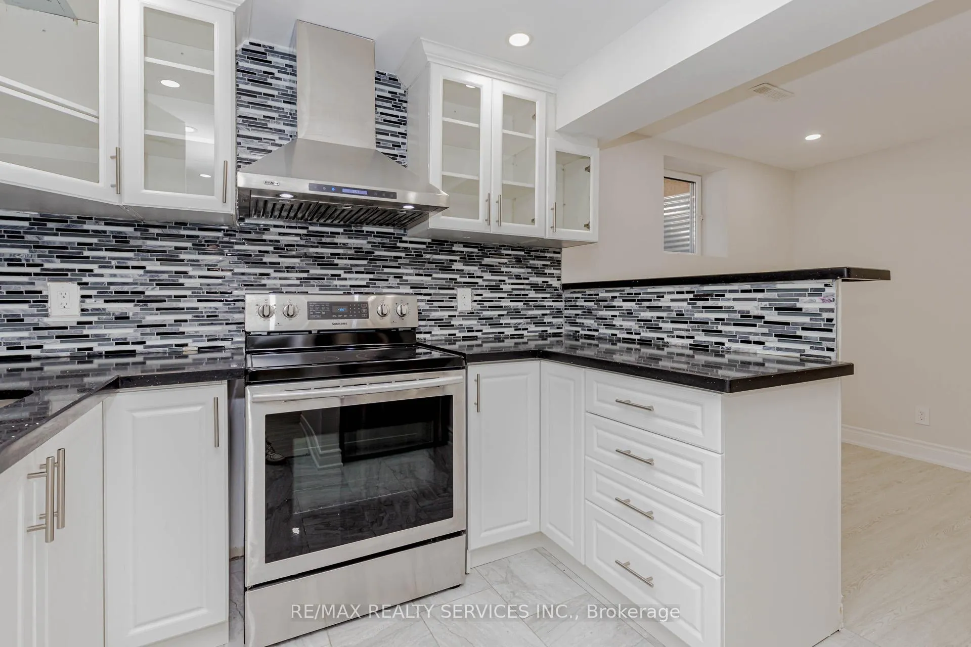 Photo 8 of Unit Basement, 50 Amboise Crescent, Brampton, Fletcher's Meadow — HOMEH