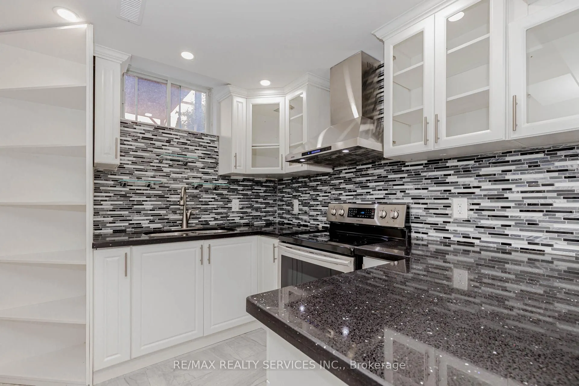 Photo 10 of Unit Basement, 50 Amboise Crescent, Brampton, Fletcher's Meadow — HOMEH