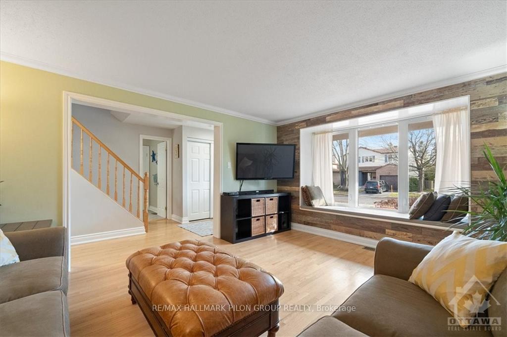 Photo 10 of 370 Duvernay Drive, Ottawa, Queenswood Heights South — HOMEH