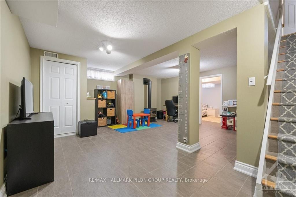 Photo 23 of 370 Duvernay Drive, Ottawa, Queenswood Heights South — HOMEH