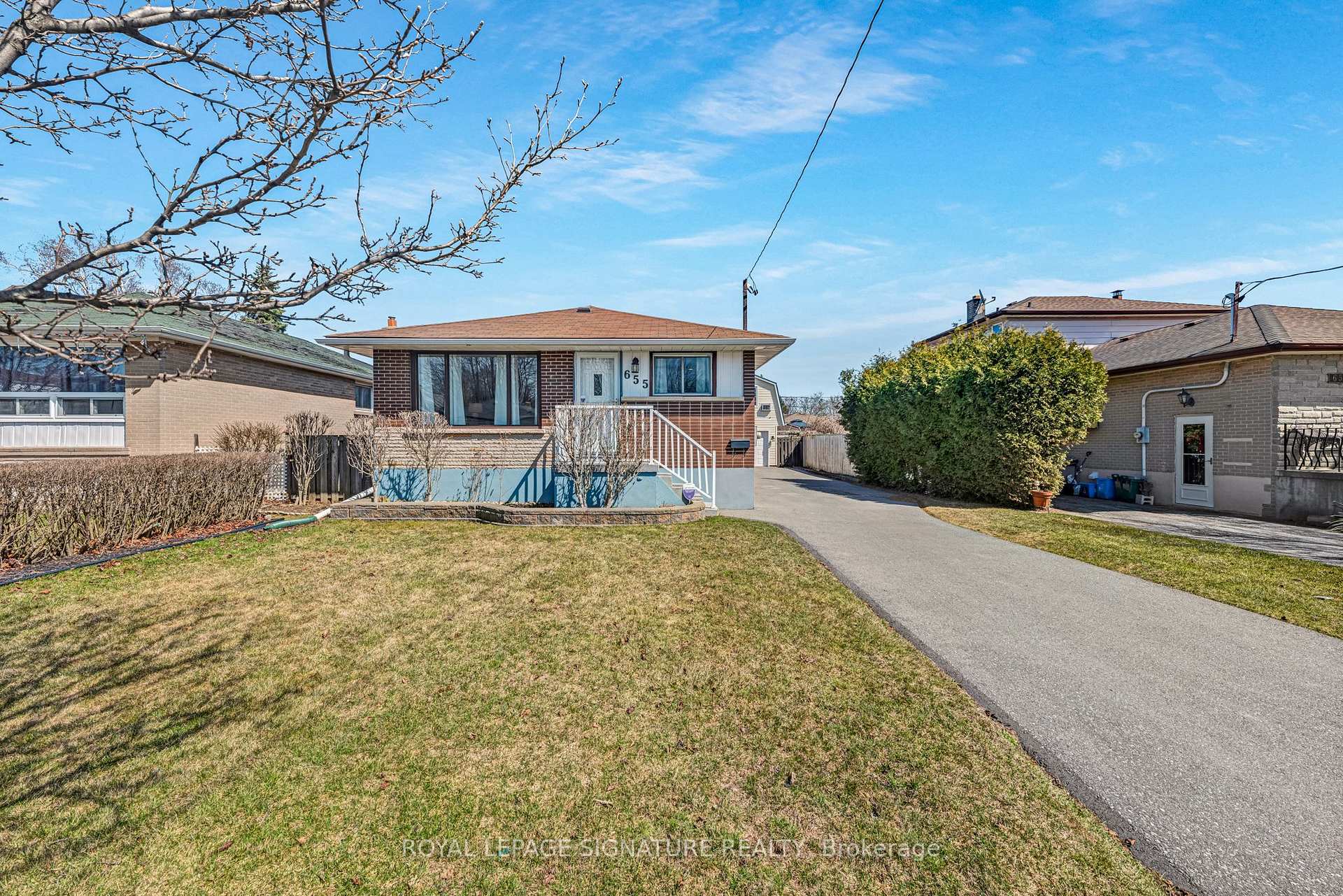 Photo 1 of 655 Perry Crescent, Oshawa, Vanier — HOMEH