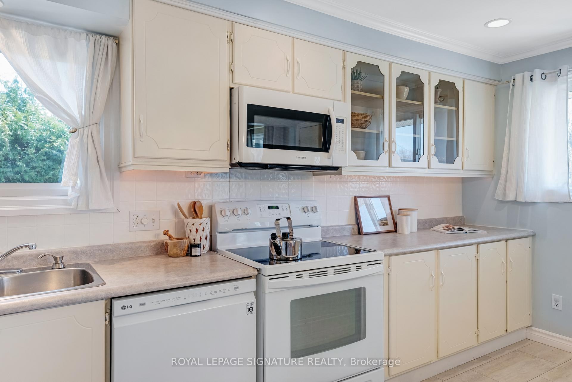 Photo 9 of 655 Perry Crescent, Oshawa, Vanier — HOMEH