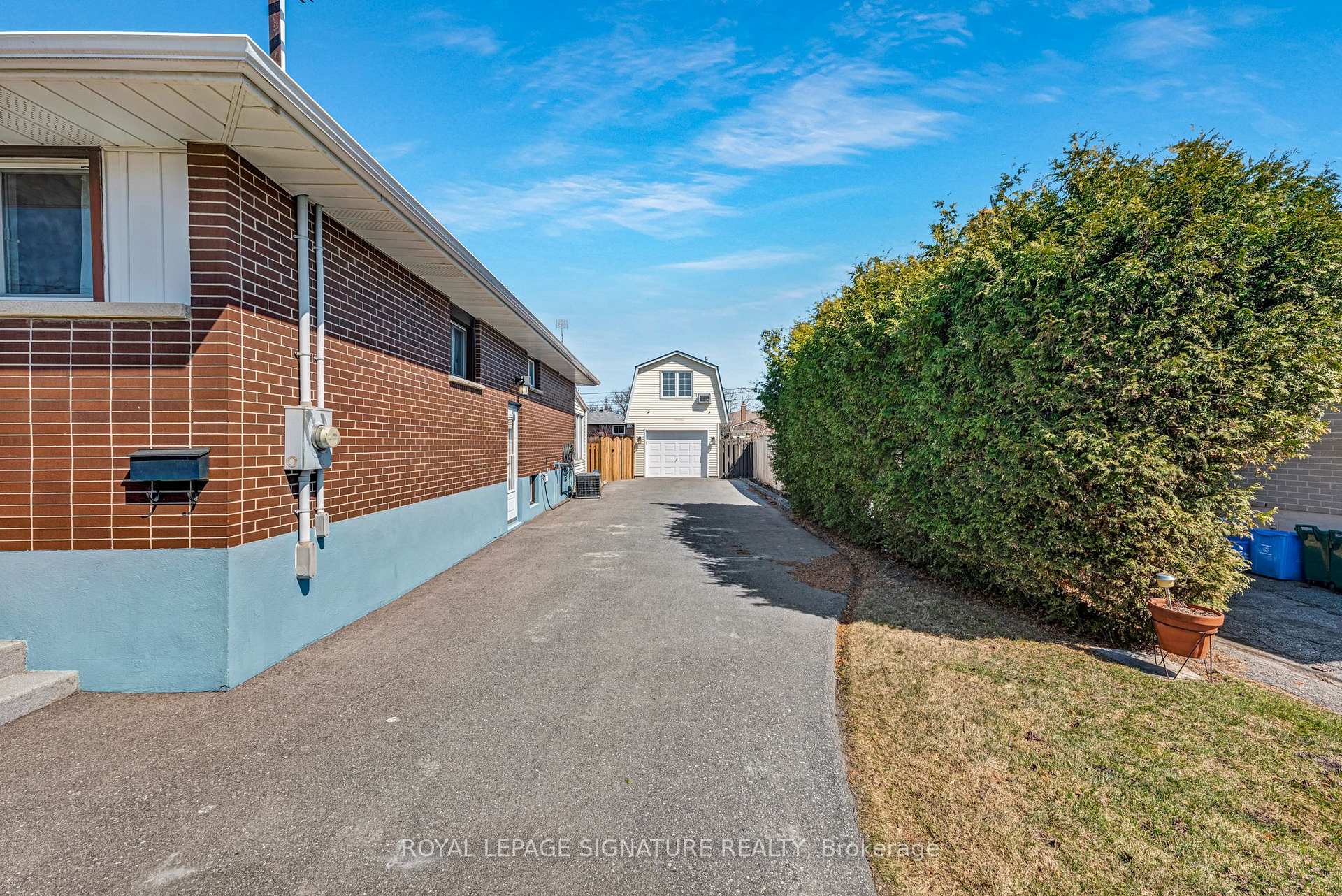 Photo 35 of 655 Perry Crescent, Oshawa, Vanier — HOMEH