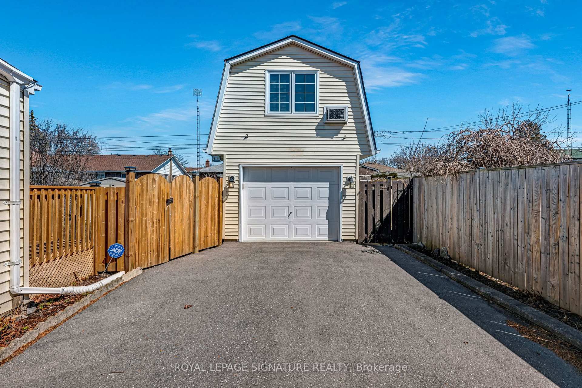 Photo 36 of 655 Perry Crescent, Oshawa, Vanier — HOMEH