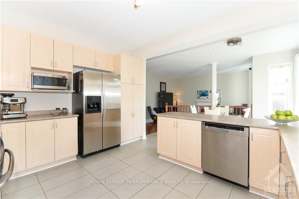 Photo 4 of 2208 Clendenan Crescent, Ottawa, Springridge/East Village — HOMEH