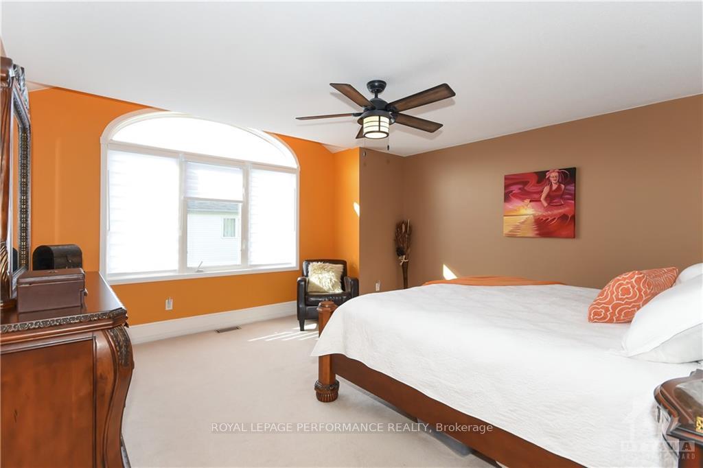 Photo 5 of 2208 Clendenan Crescent, Ottawa, Springridge/East Village — HOMEH