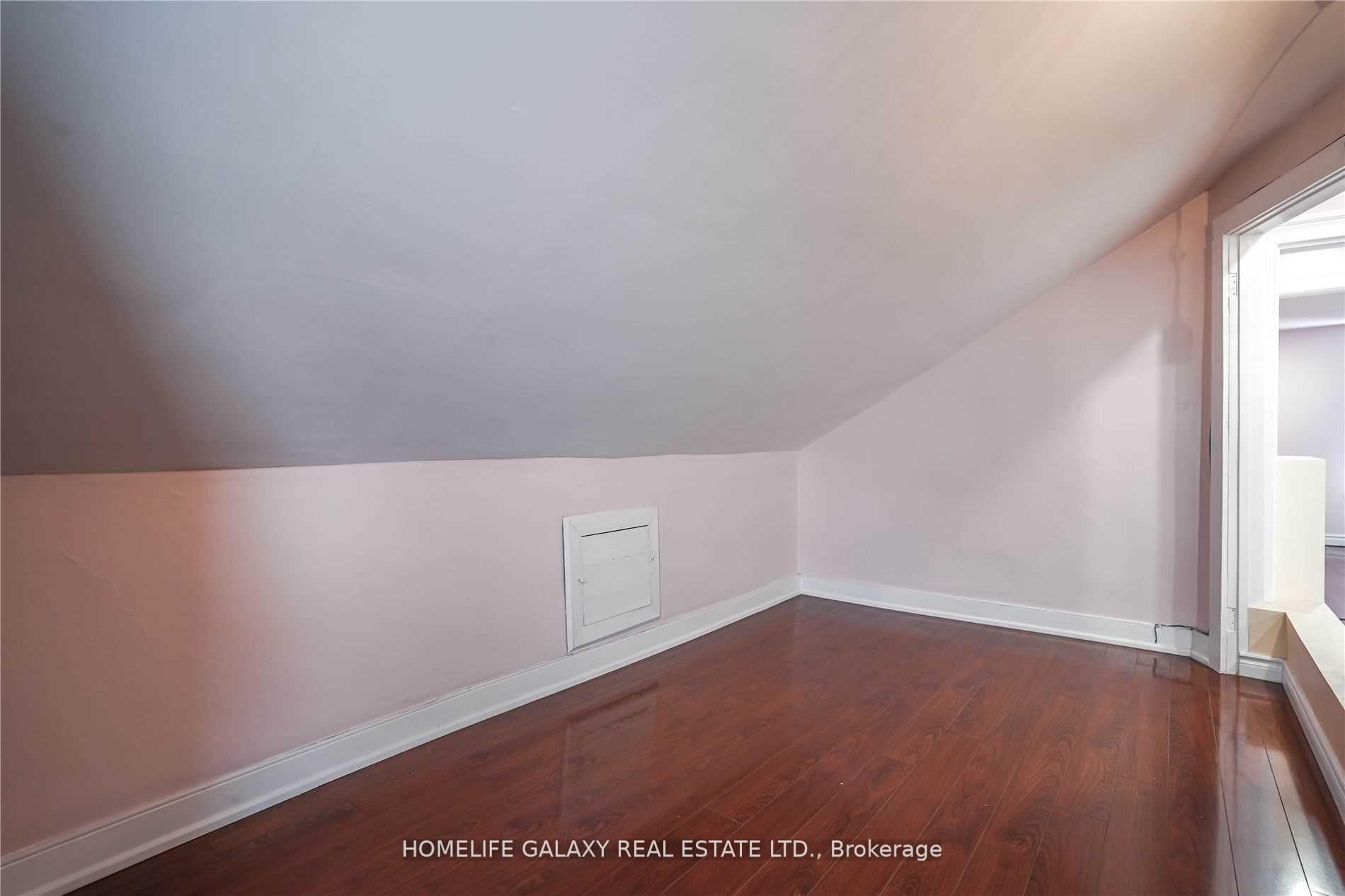 Photo 3 of 43 Mcmillan Drive, Oshawa, O'Neill — HOMEH