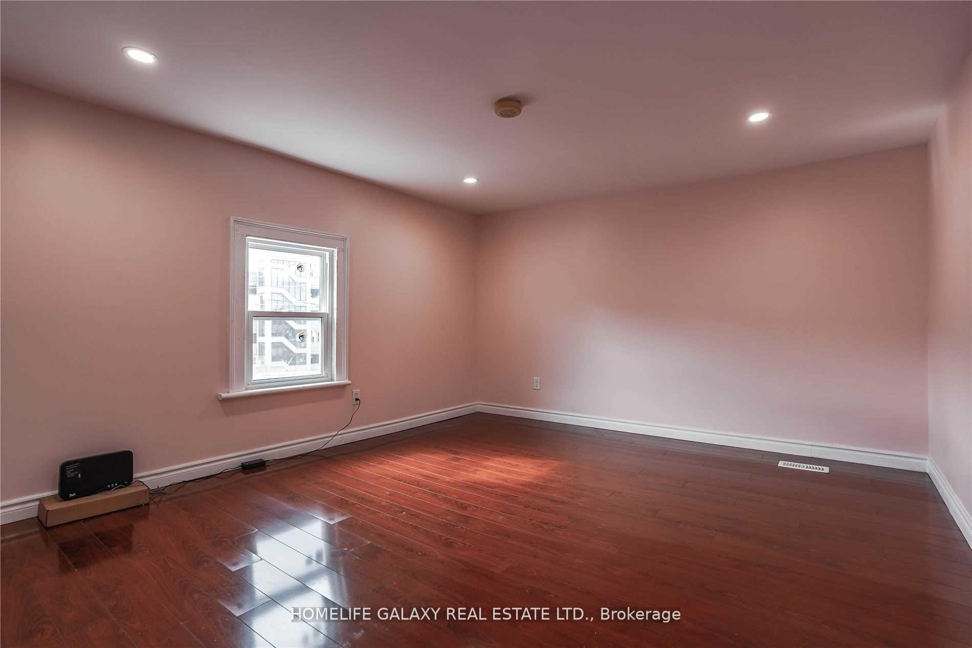 Photo 7 of 43 Mcmillan Drive, Oshawa, O'Neill — HOMEH