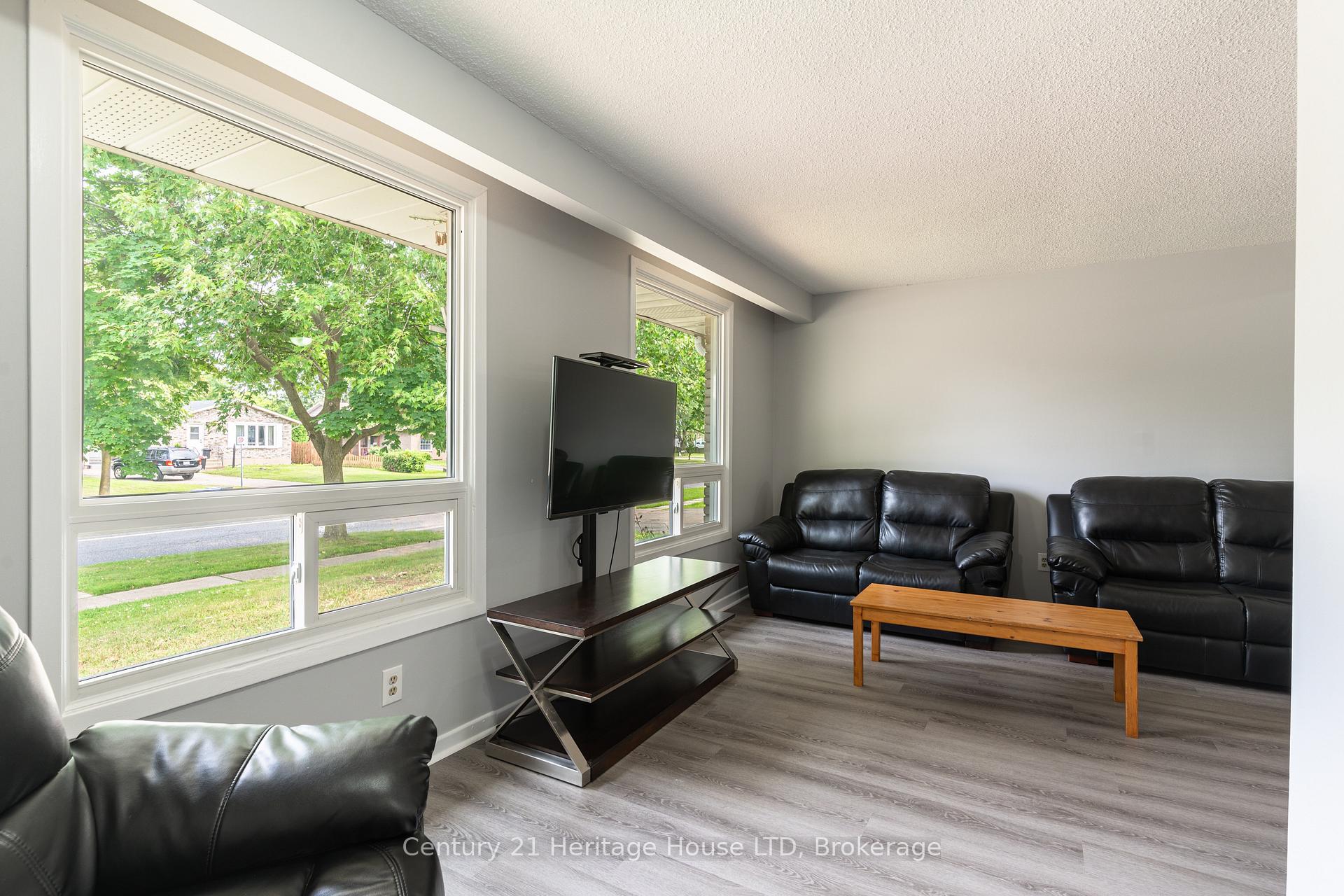 Photo 8 of 389 First Avenue N, Welland, N. Welland — HOMEH