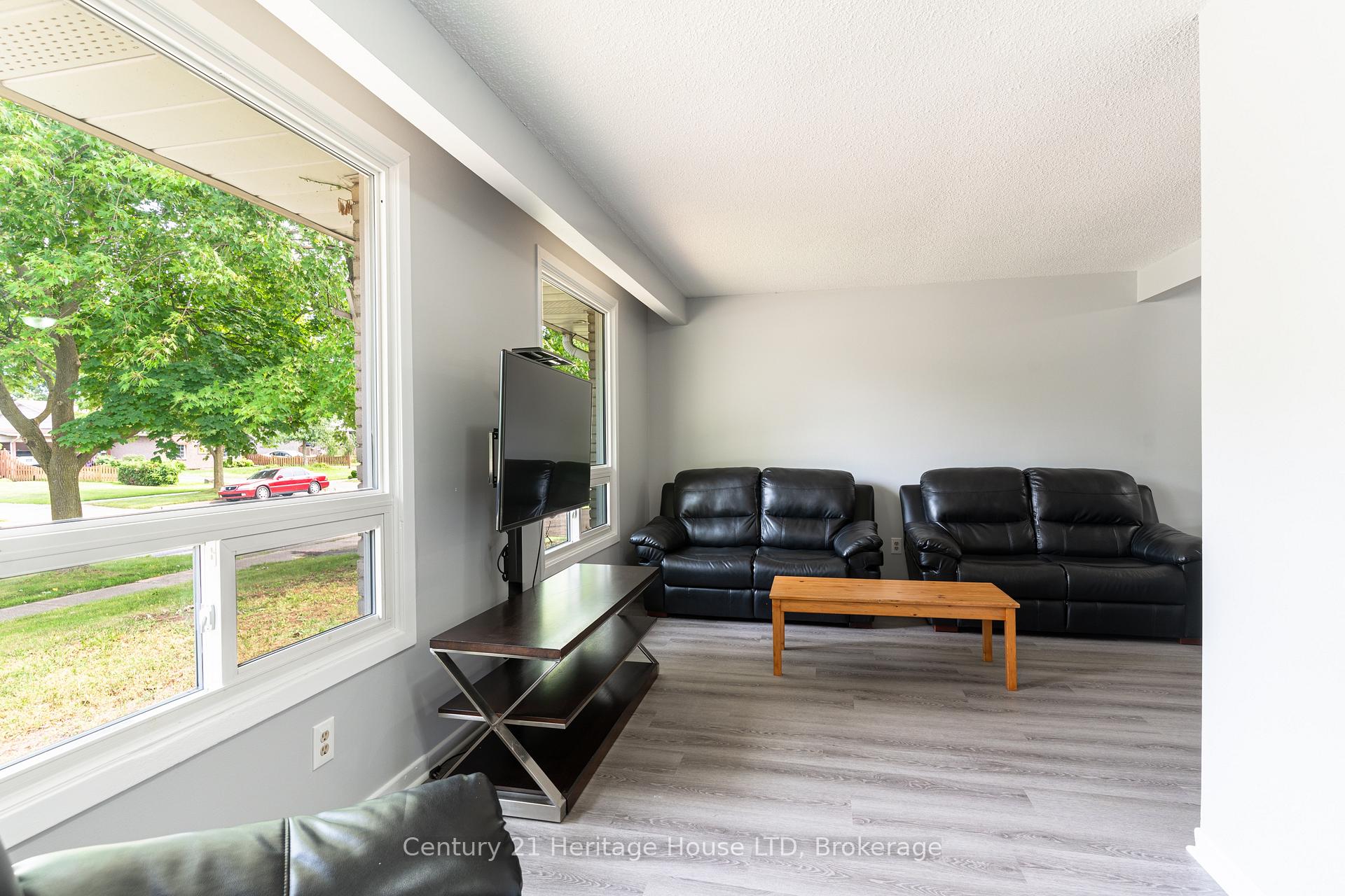 Photo 9 of 389 First Avenue N, Welland, N. Welland — HOMEH
