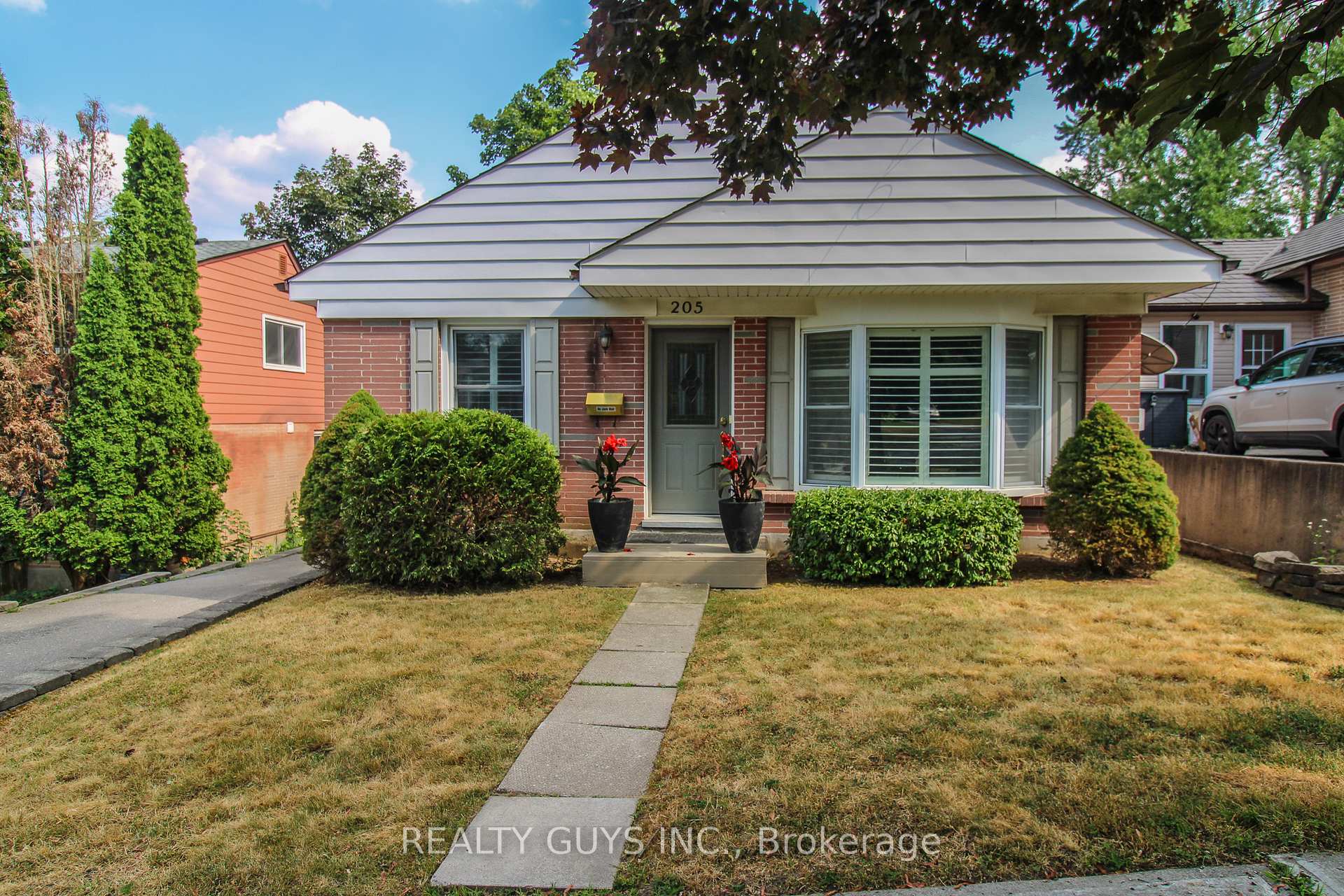 Photo 3 of 205 Shelbourne Street, Peterborough, Northcrest Ward 5 — HOMEH