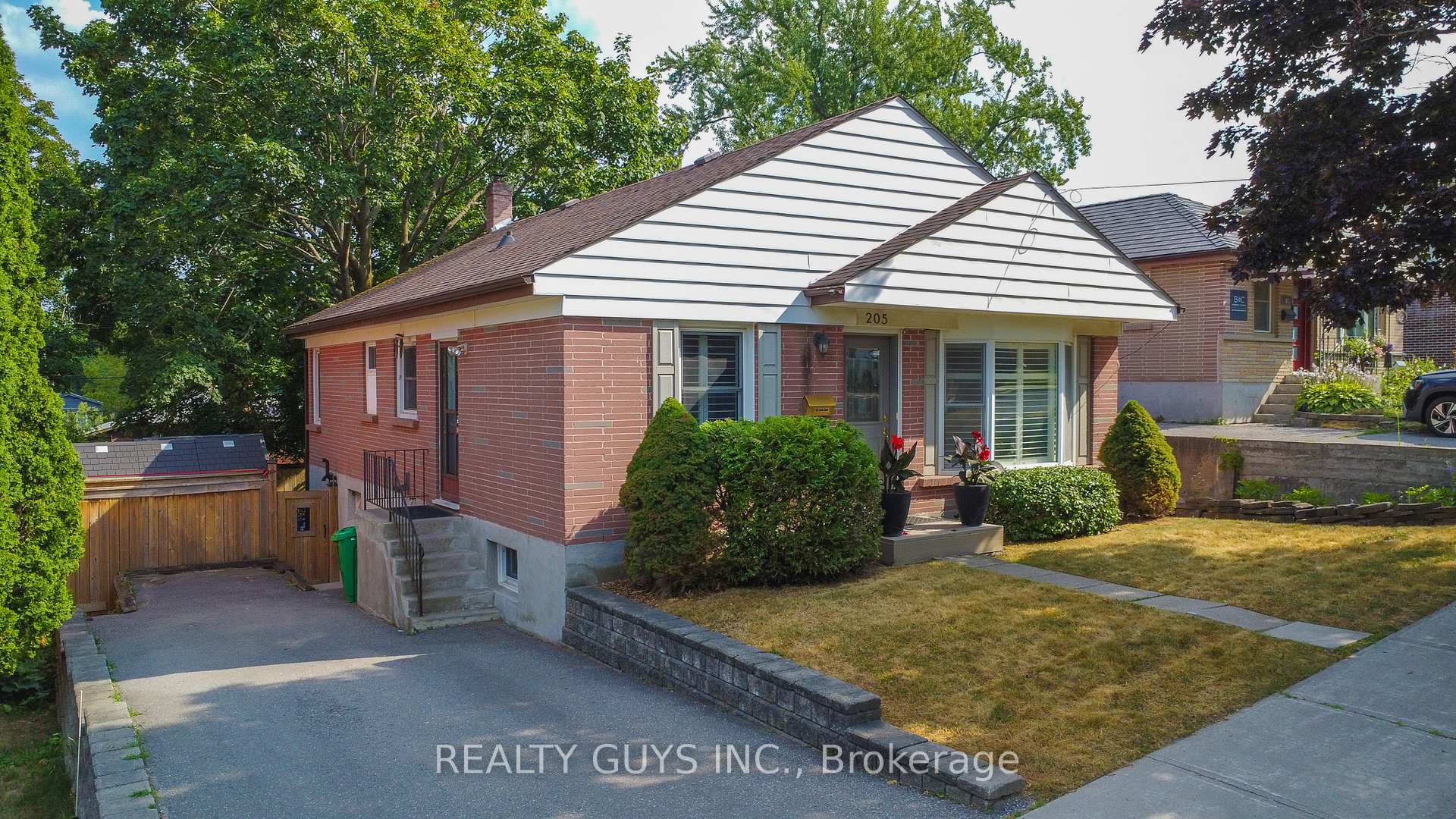 Photo 5 of 205 Shelbourne Street, Peterborough, Northcrest Ward 5 — HOMEH
